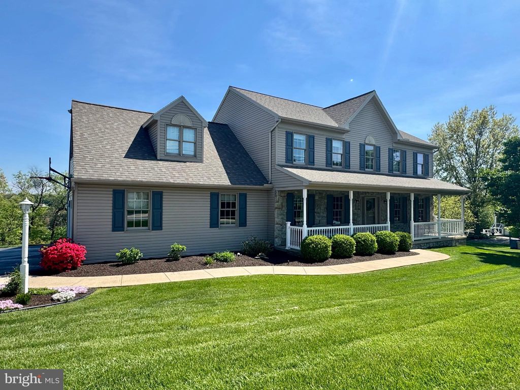 Photo of 678 W Ridge Road, ELIZABETHTOWN, PA 17022 (MLS # PALA2087198)