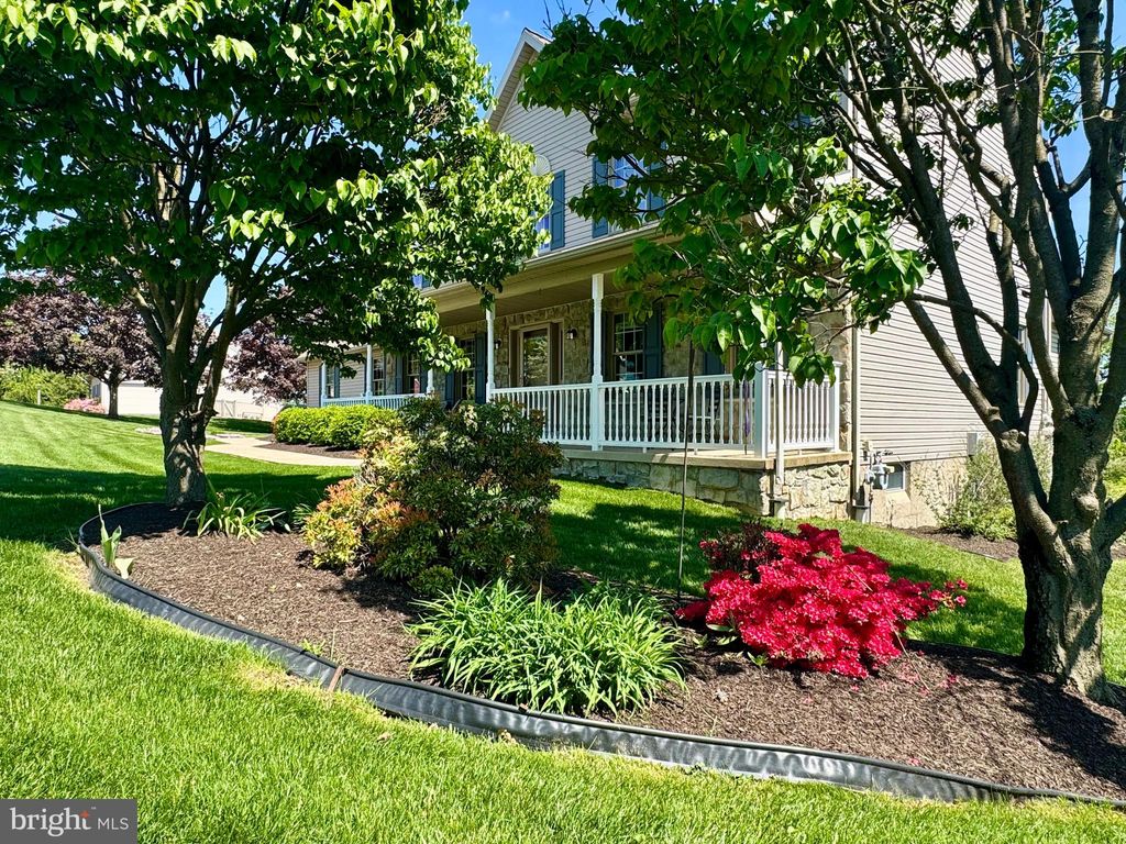 Photo of 678 W Ridge Road, ELIZABETHTOWN, PA 17022 (MLS # PALA2087198)