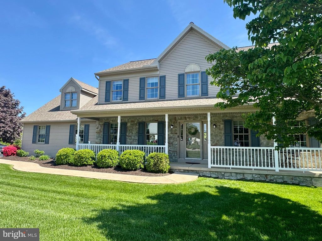 Photo of 678 W Ridge Road, ELIZABETHTOWN, PA 17022 (MLS # PALA2087198)