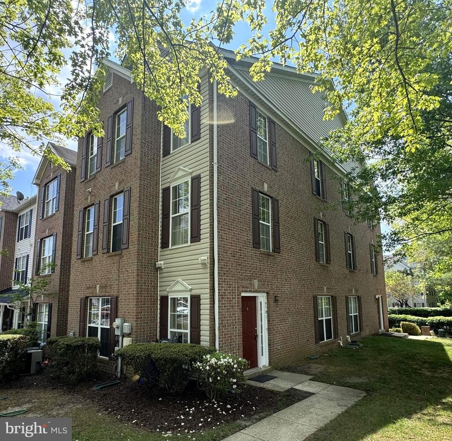 Beautiful 3-level end unit townhouse in sought after Covington sub-division.  3 bedrooms 2.5 baths, spacious master bedroom occupy the entire top floor with luxury bathroom, sitting room and walk-in closet.   Main level living, dinning room, kitchen and breakfast table-space, half bath.  2nd level 2 good-sized bedrooms and full bath.   End unit with plenty sunlight, fresh paints and brand  new carpet.   Very close to shopping and transportation.  Open house Sat April 2, 2-4pm