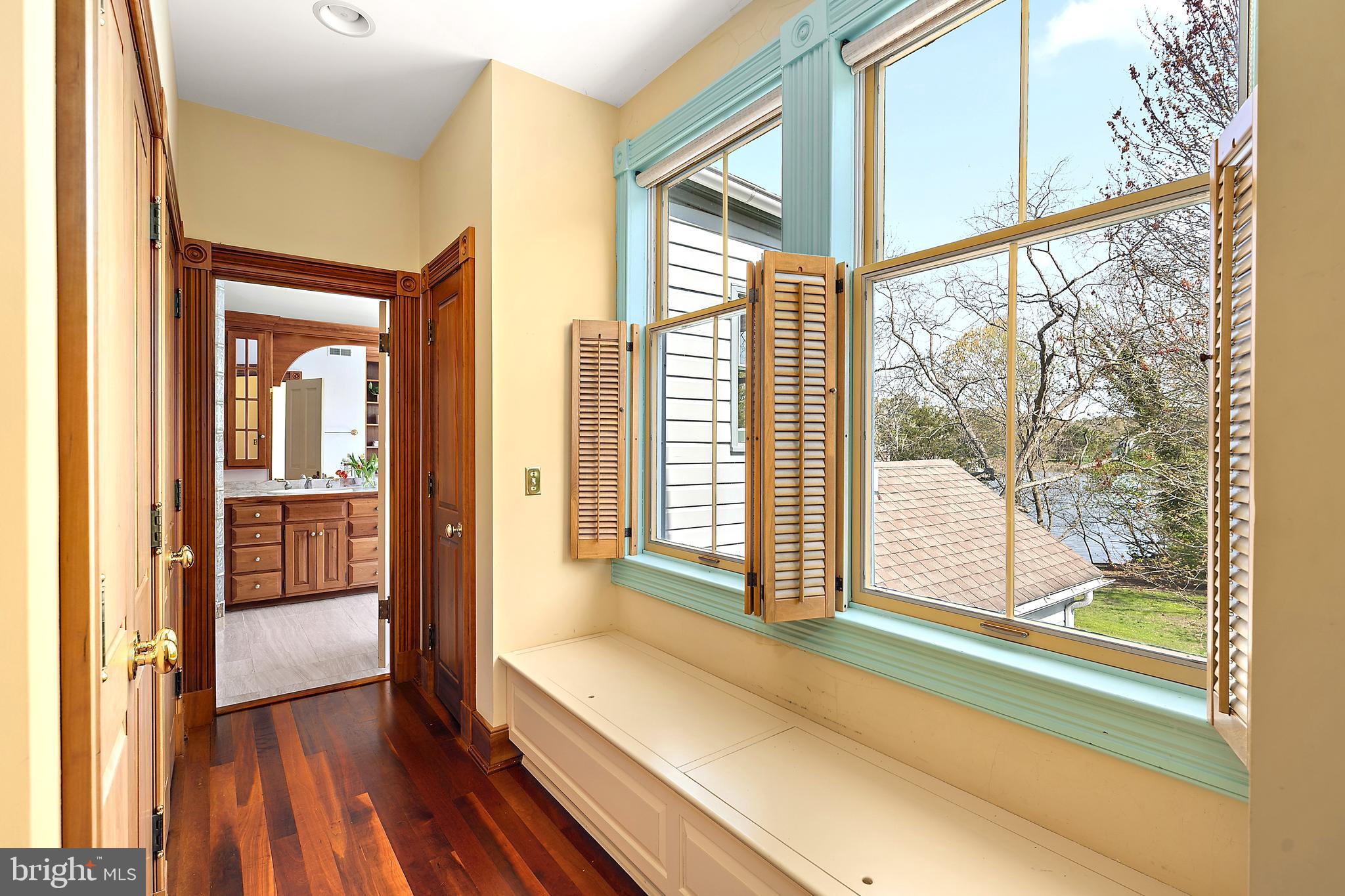 ROYAL OAK - Residential