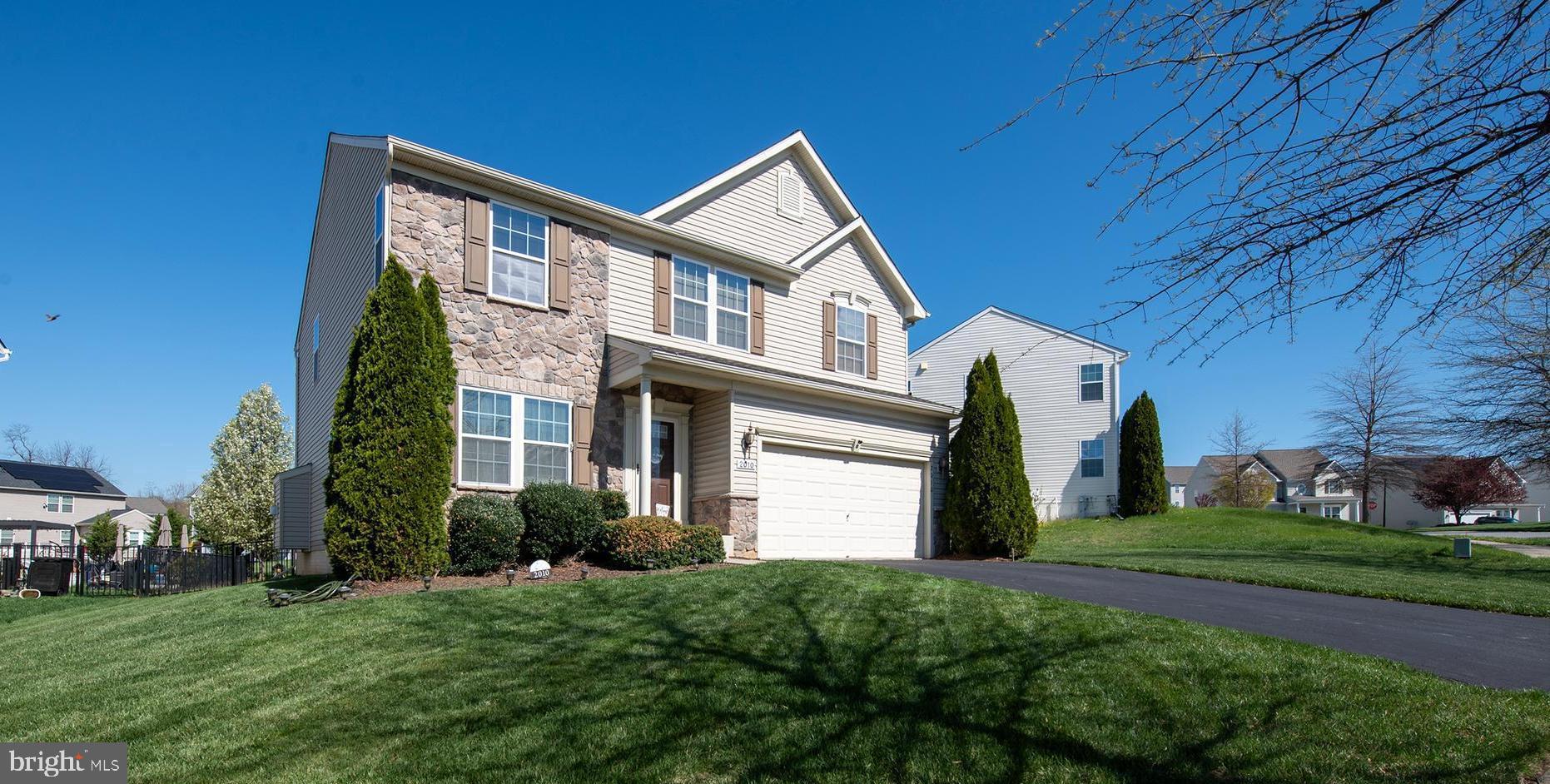 FIELDS AT ROCK GLENN - Residential
