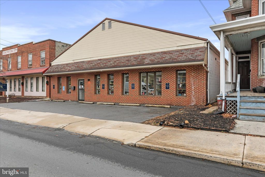 Photo of 220 S S Potomac St #17, CHAMBERSBURG, PA 17202 (MLS # PAFL2031962)