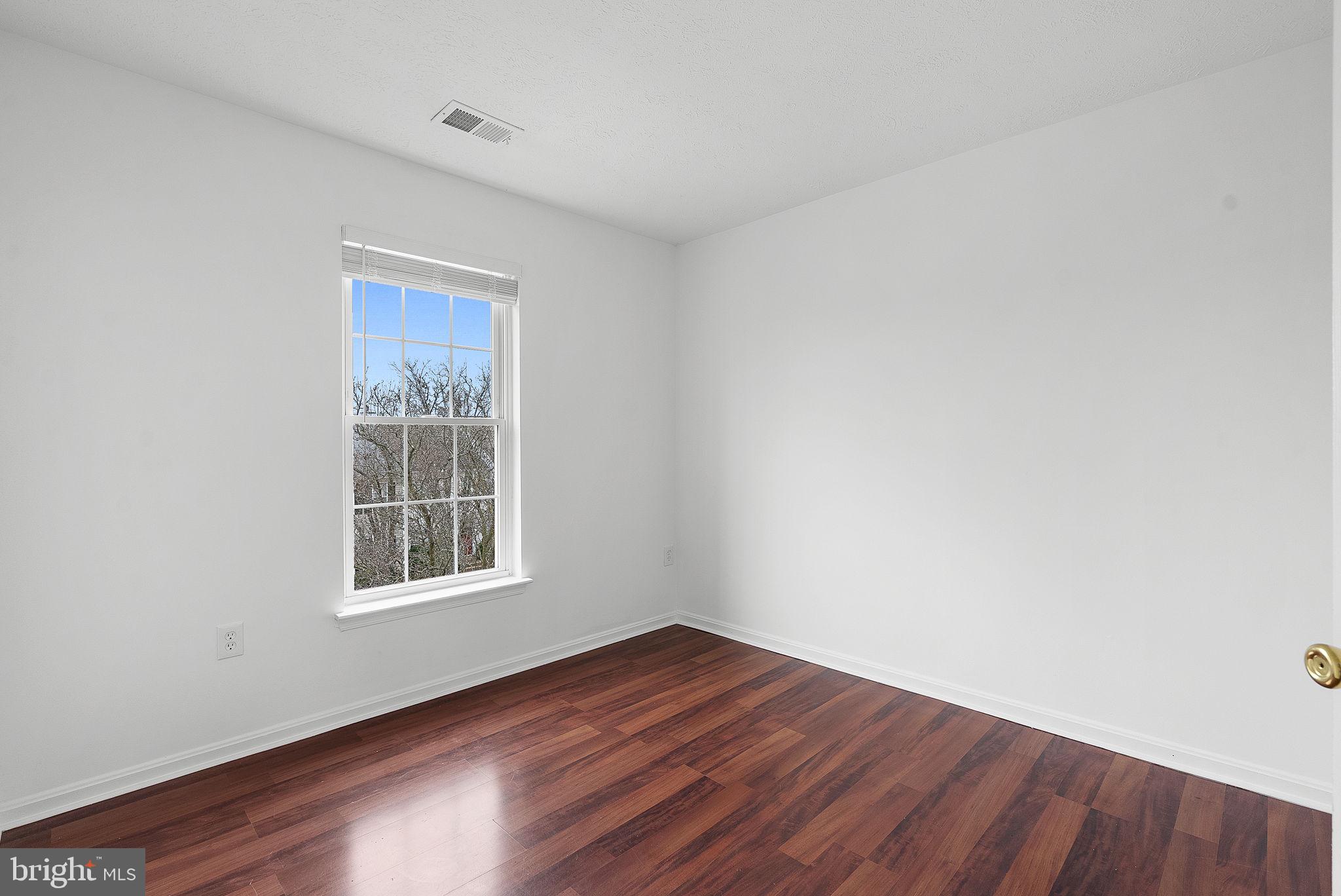 ASHBURN VILLAGE - Residential