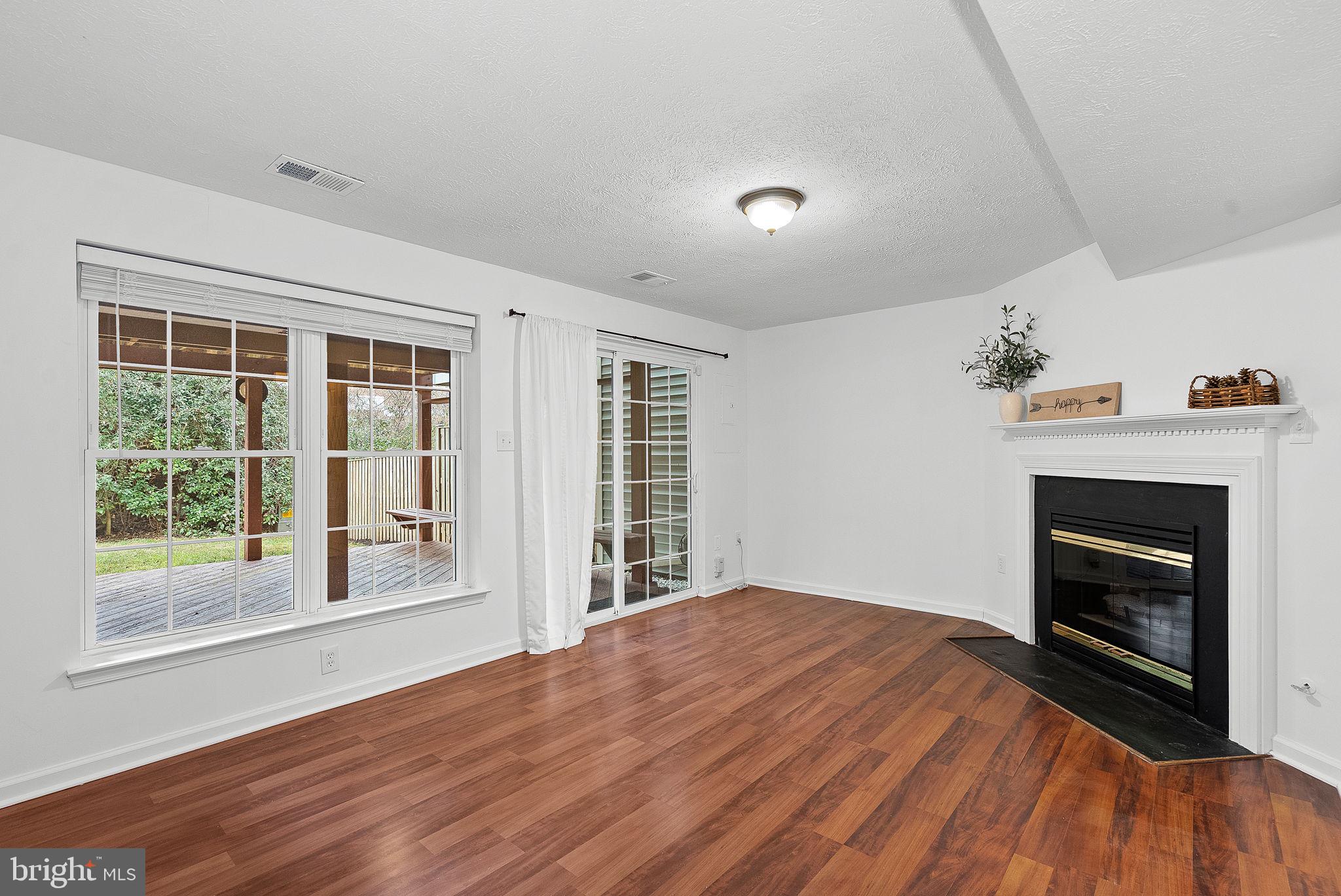 ASHBURN VILLAGE - Residential