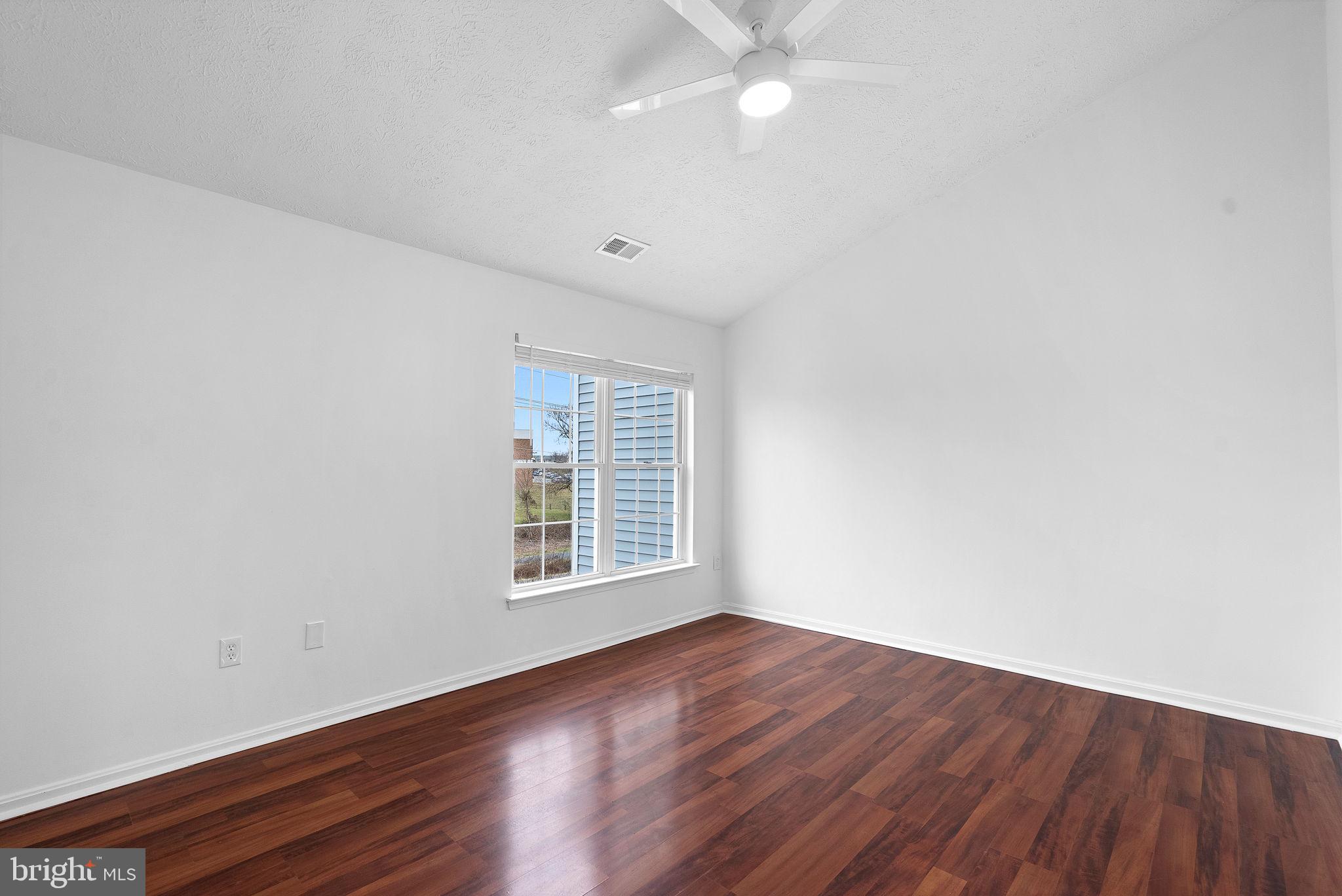 ASHBURN VILLAGE - Residential