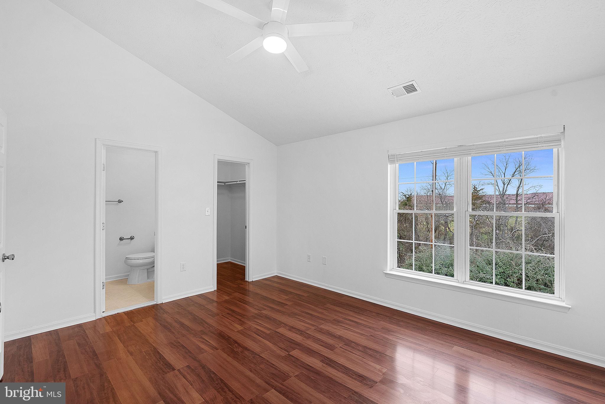 ASHBURN VILLAGE - Residential