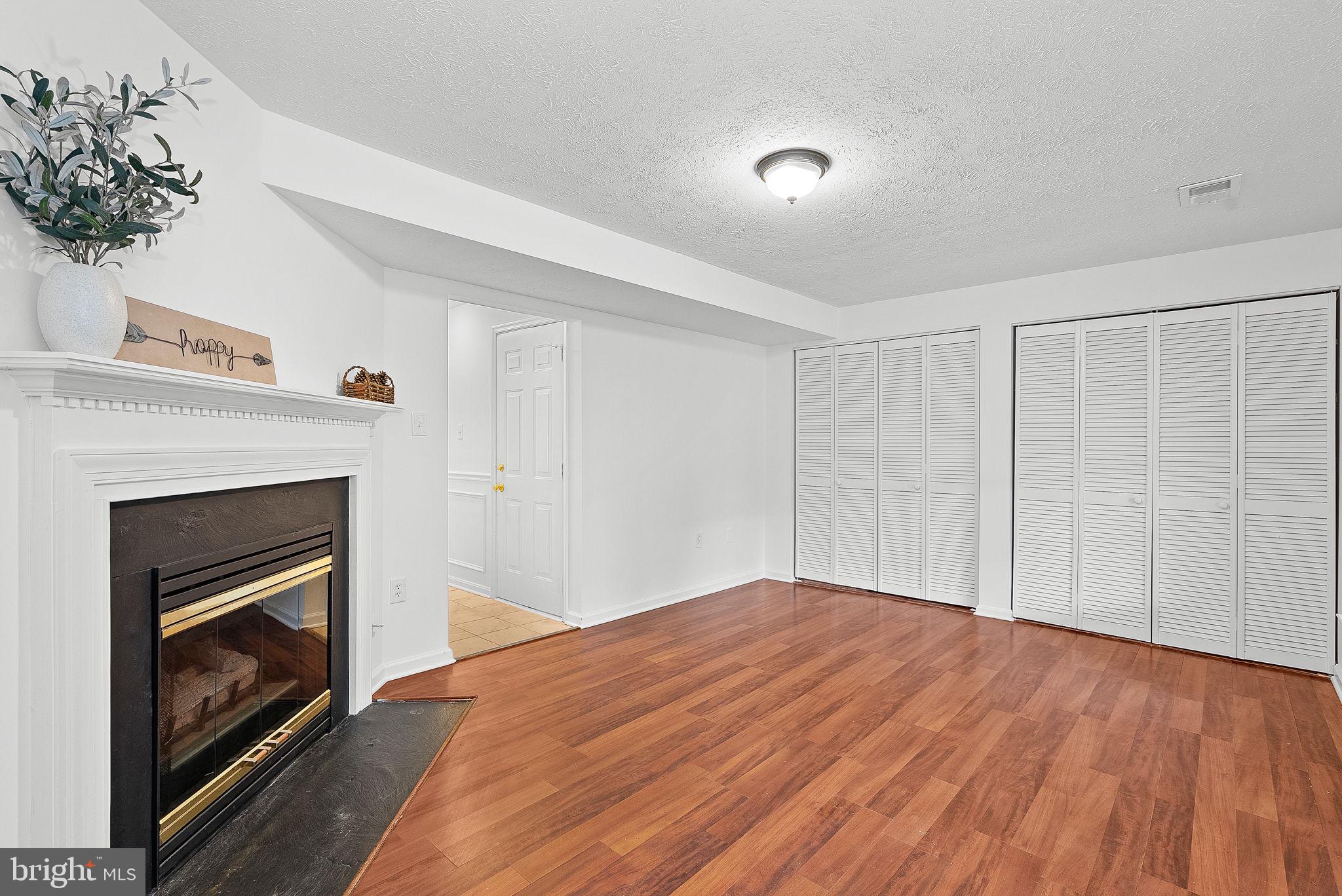 ASHBURN VILLAGE - Residential