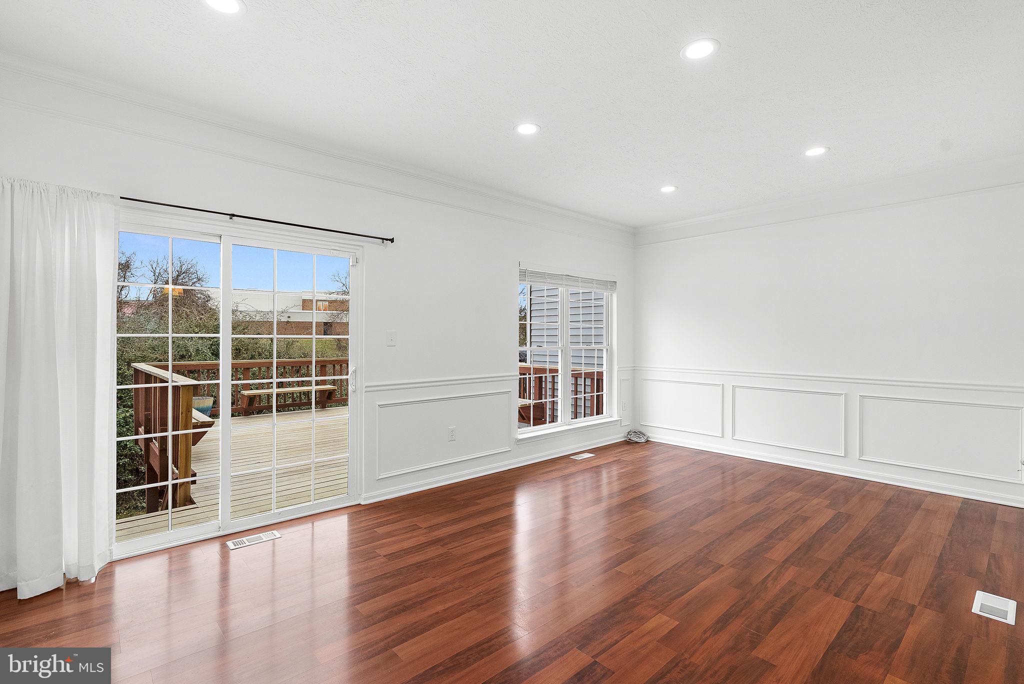 ASHBURN VILLAGE - Residential