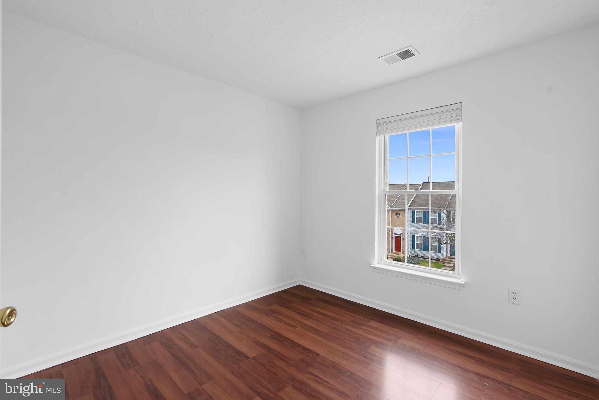 ASHBURN VILLAGE - Residential