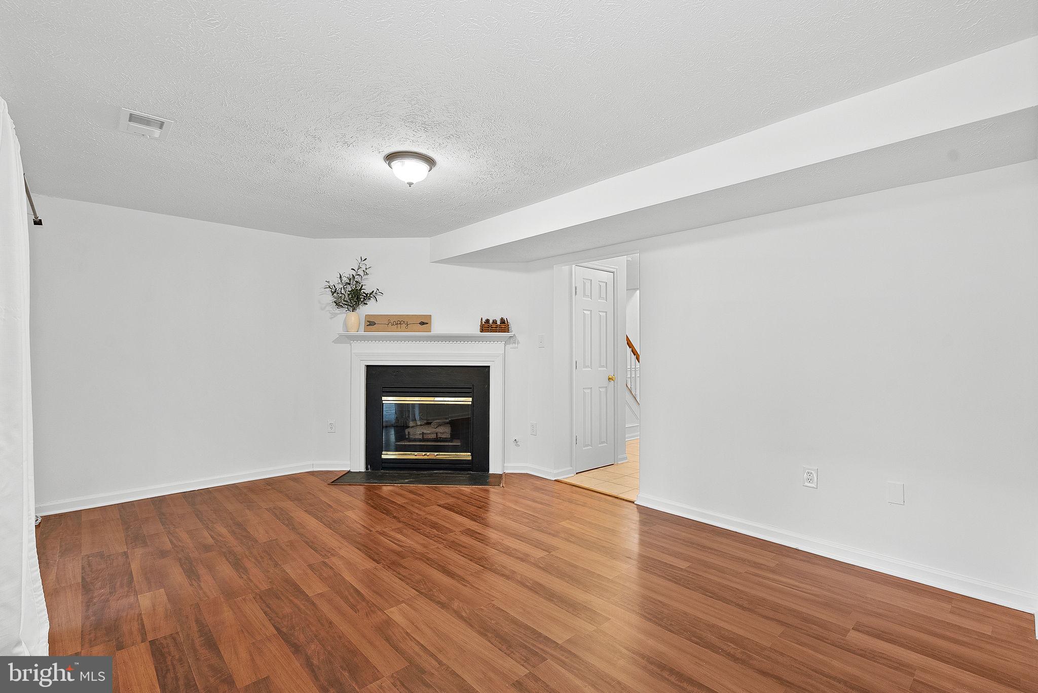 ASHBURN VILLAGE - Residential