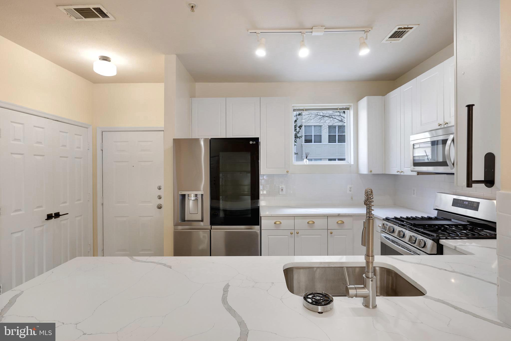 MARQUIS AT VIENNA STATION - Residential