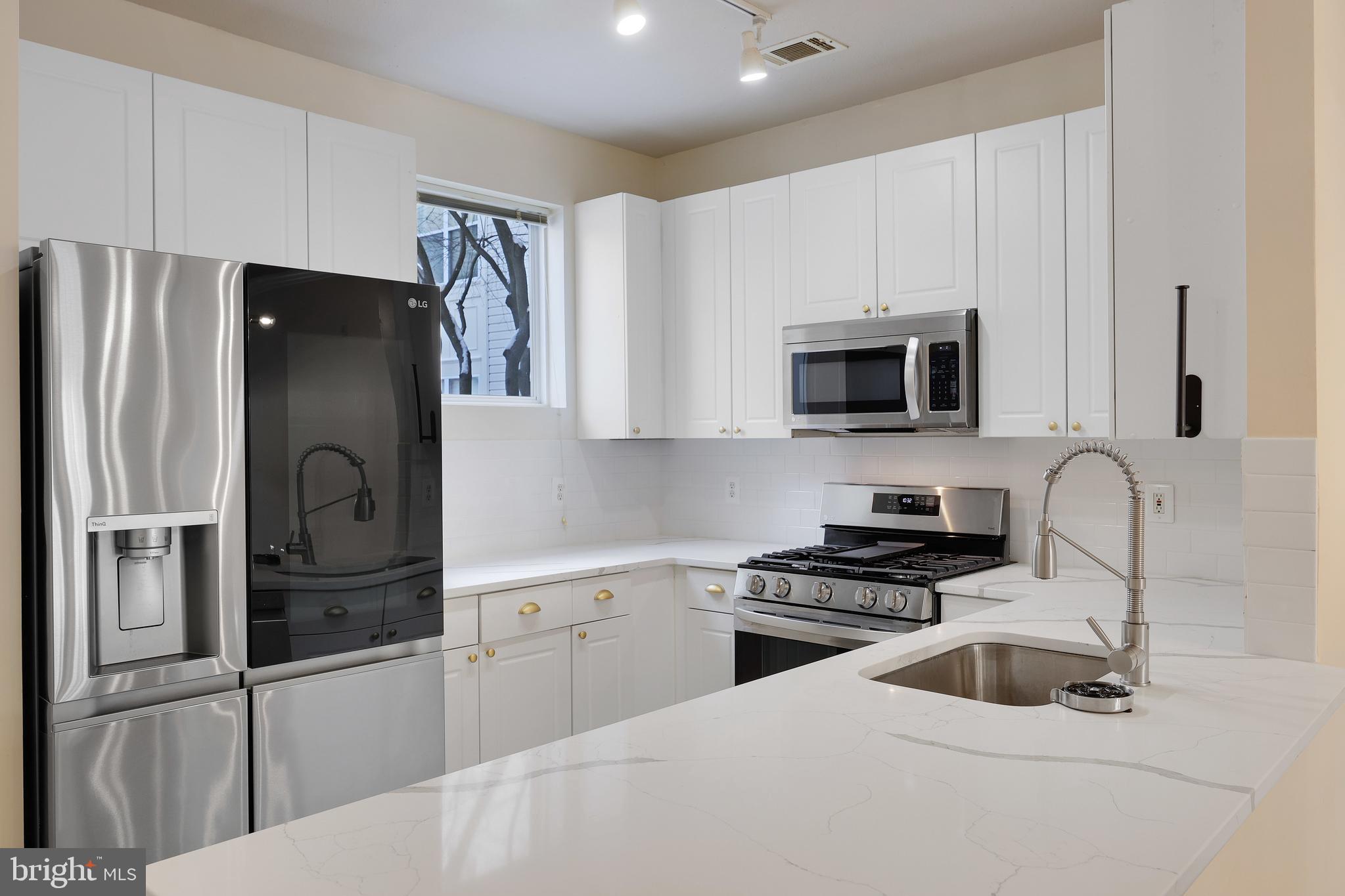 MARQUIS AT VIENNA STATION - Residential