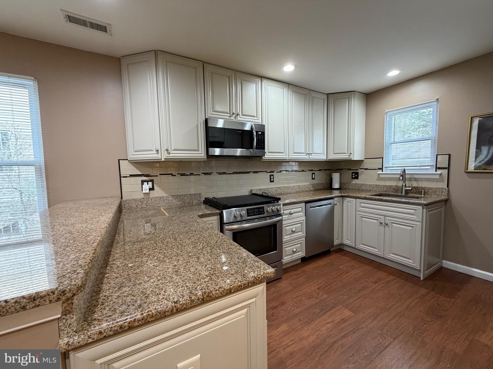 NORTH HILLS - Residential