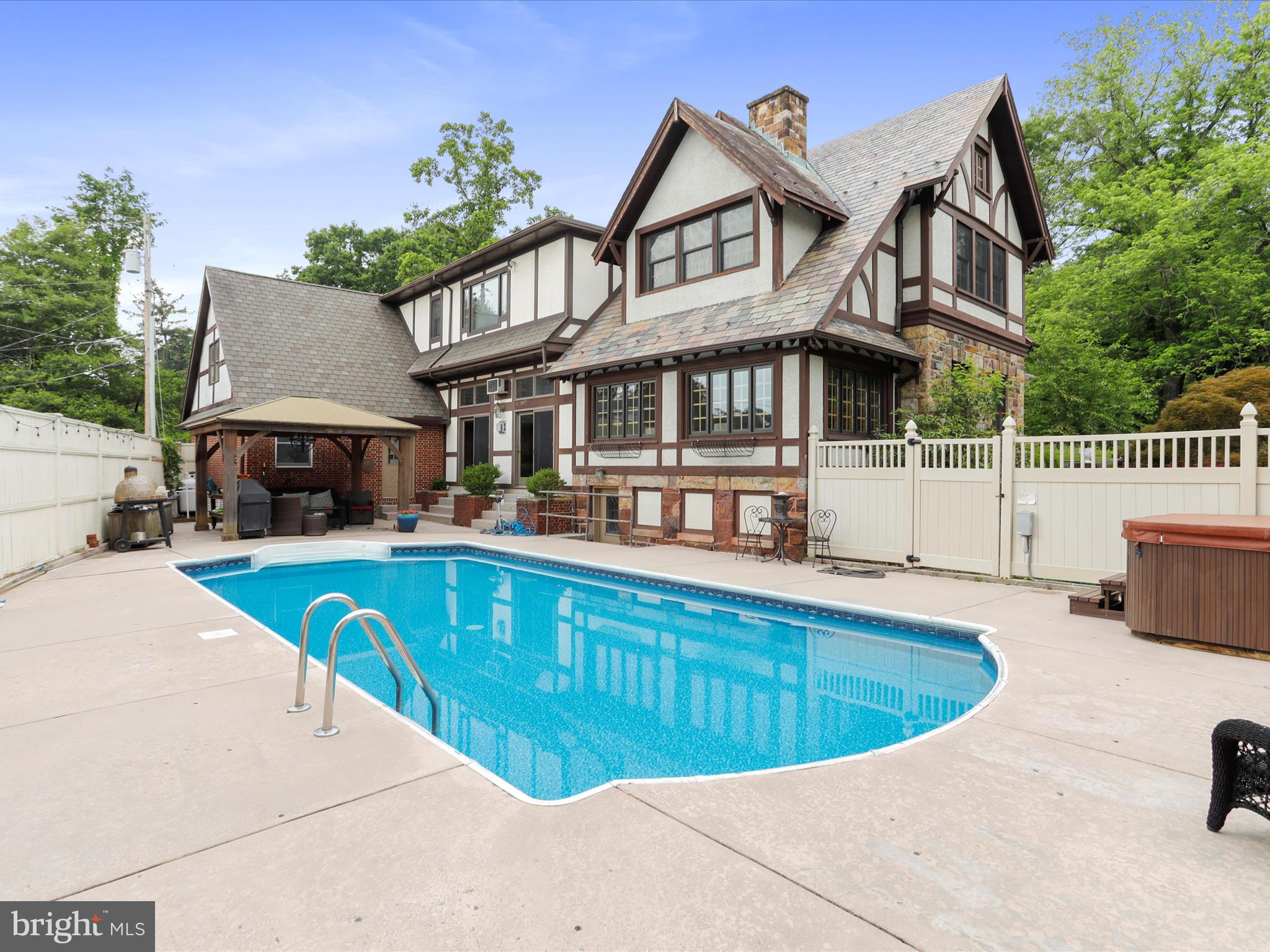 820 WINDSOR ROAD