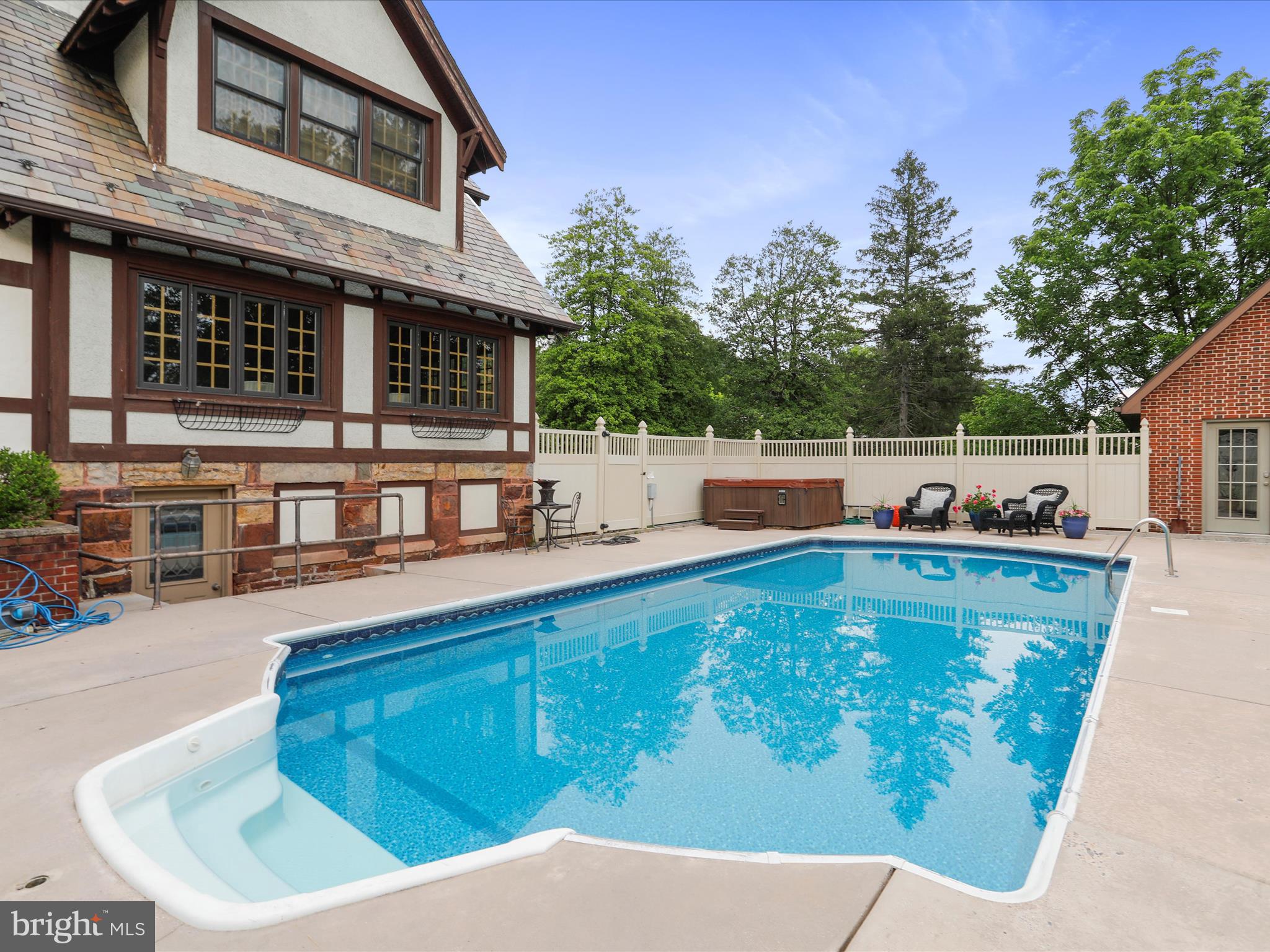 820 WINDSOR ROAD