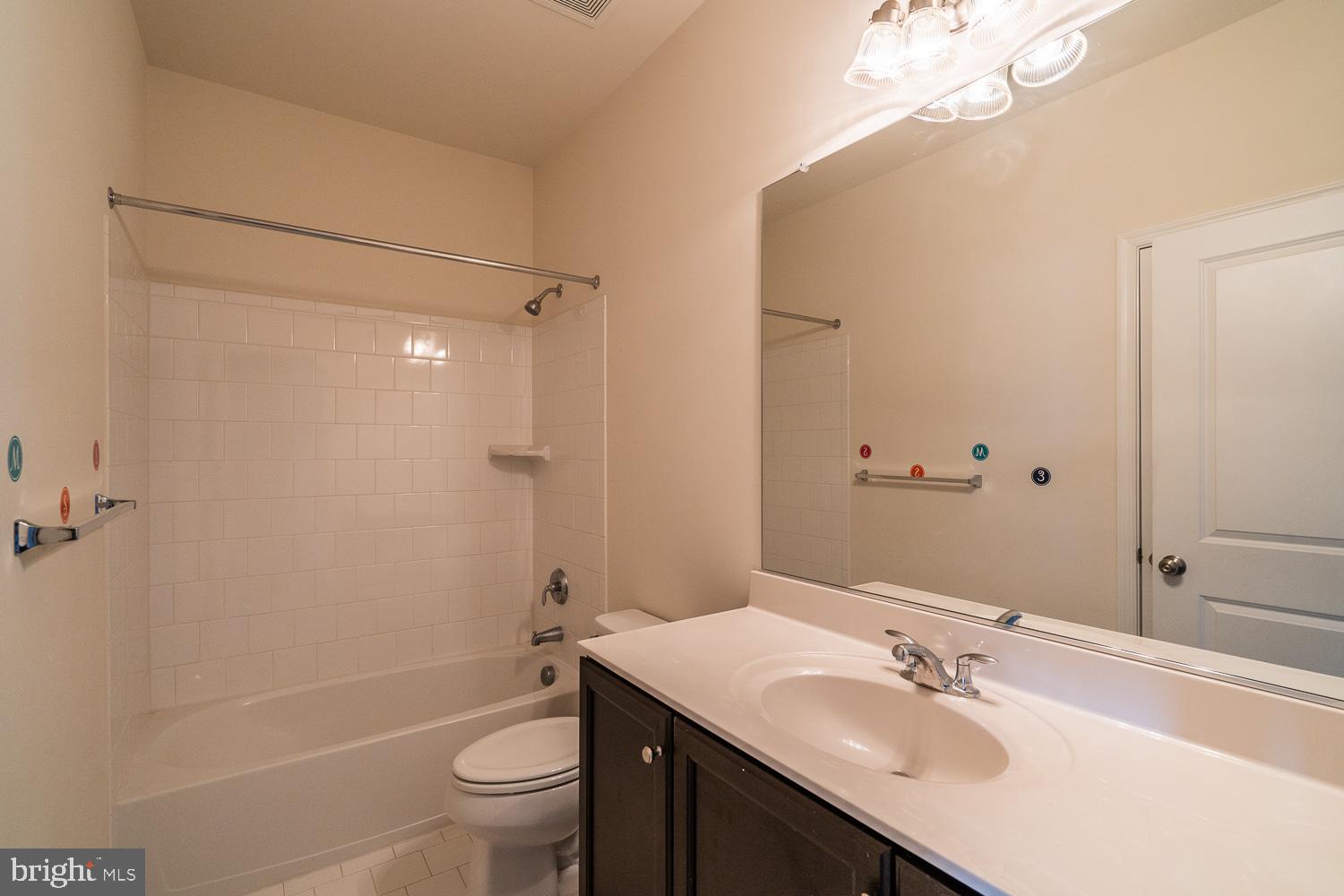 EVERMONT TRACE - Residential Lease