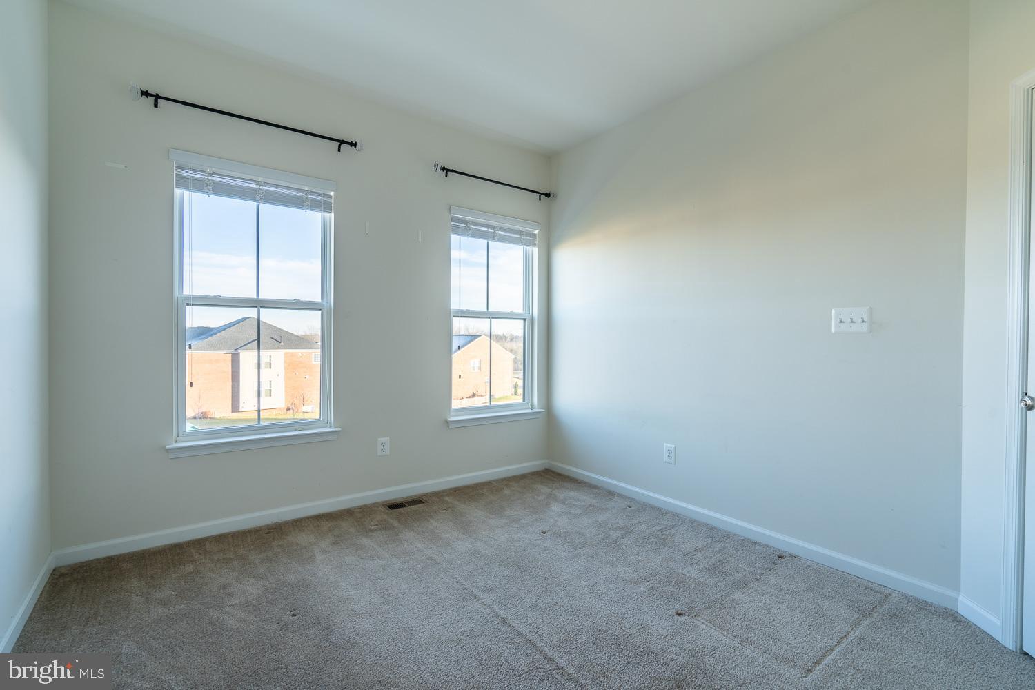 EVERMONT TRACE - Residential Lease