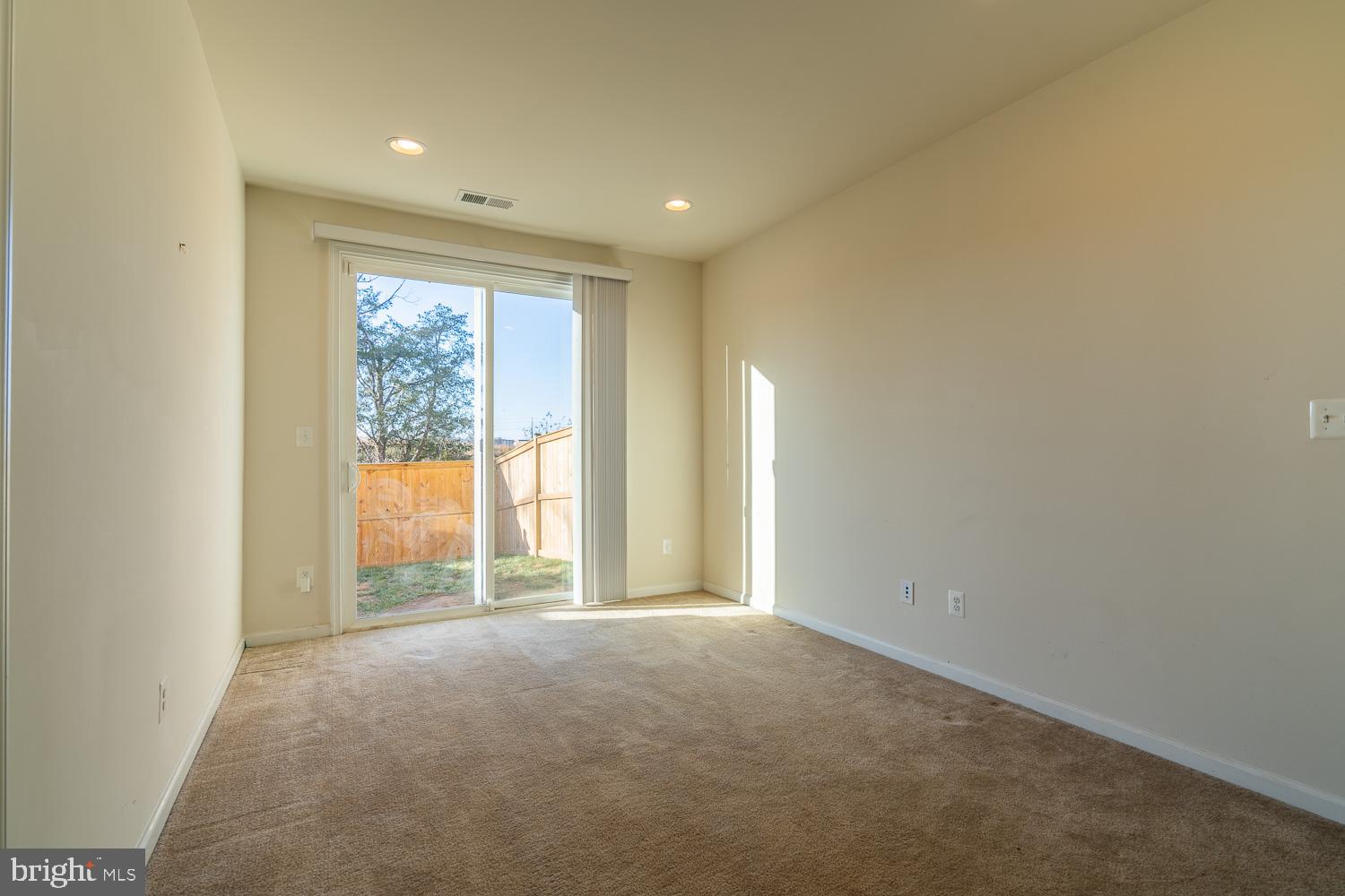 EVERMONT TRACE - Residential Lease