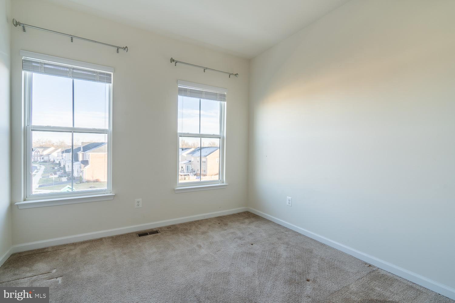 EVERMONT TRACE - Residential Lease