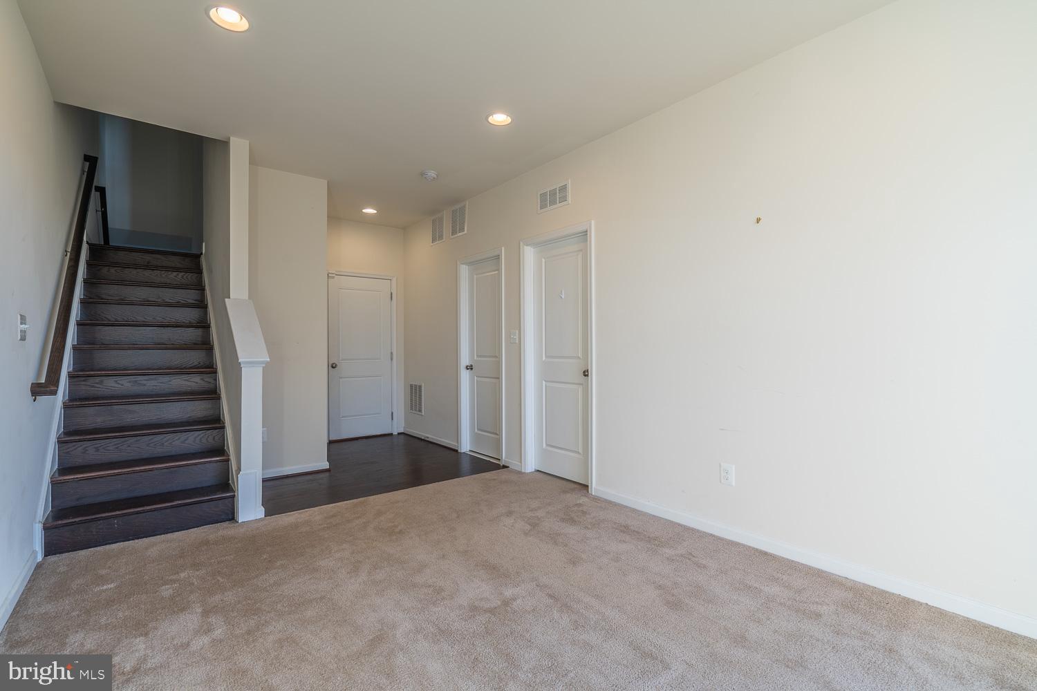 EVERMONT TRACE - Residential Lease