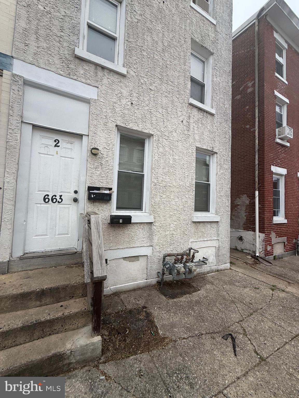 🌟 Renovated 4-Bedroom Apartment in the Heart of Norristown – Pet Friendly! 🌟
📍 663 Kohn St, Unit 2, Norristown, PA
🛏4 Bedrooms | 🛁 1 Bathroom | 💰 $2,015/month
🏡 Section 8 Welcome | Small Dogs & Cats Allowed | No Smoking/Vaping
Step into this brand-new, fully renovated 4-bedroom apartment that blends modern finishes with everyday comfort. With fresh updates throughout and a prime location, this home is move-in ready and waiting for you!
✨ Apartment Highlights:
✔ Fully renovated – everything brand new
✔ Bright, airy bedrooms with plush new carpeting
✔ Updated kitchen with laminate flooring, electric cooking, and essential appliances
✔ Freshly renovated bathroom with modern fixtures
✔ Spacious living room perfect for relaxing or entertaining
✔ Street parking available
✔ Landlord pays water, sewer, and takes care of landscaping
🌆 Prime Norristown Location:
✅ Close to dining, grocery stores, cultural venues, and public transportation
✅ Minutes to Norristown Farm Park, Elmwood Park Zoo, Von C Brewing Company, Legoland Discovery Center, and Valley Forge National Historical Park
✅ Easy access to King of Prussia & Plymouth Meeting Malls
✅ Located in Norristown School District
📜 Lease Terms:
✔ 1-year lease (longer term available)
✔ Tenant pays electric & gas
✔ Section 8 welcome
✔ Small dogs & up to 2 cats allowed with owner approval & pet fees
✔ No on-site laundry
✔ Showing by appointment only
Don’t miss the chance to live in a freshly renovated, pet-friendly home in a great location!
📞 Contact us today to schedule your private tour!
Schedule a Showing or Apply Today!
