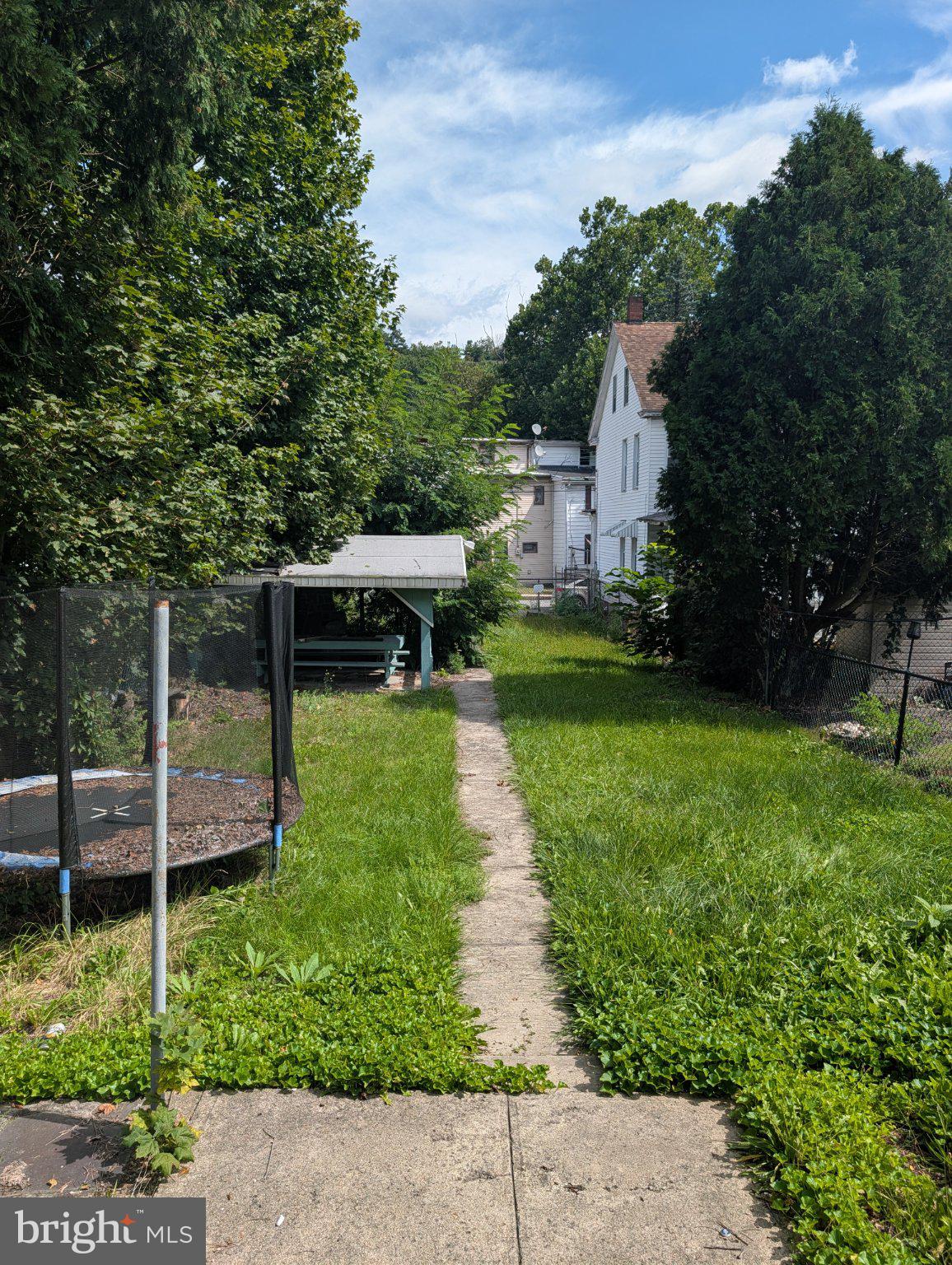 533 N RAILROAD STREET