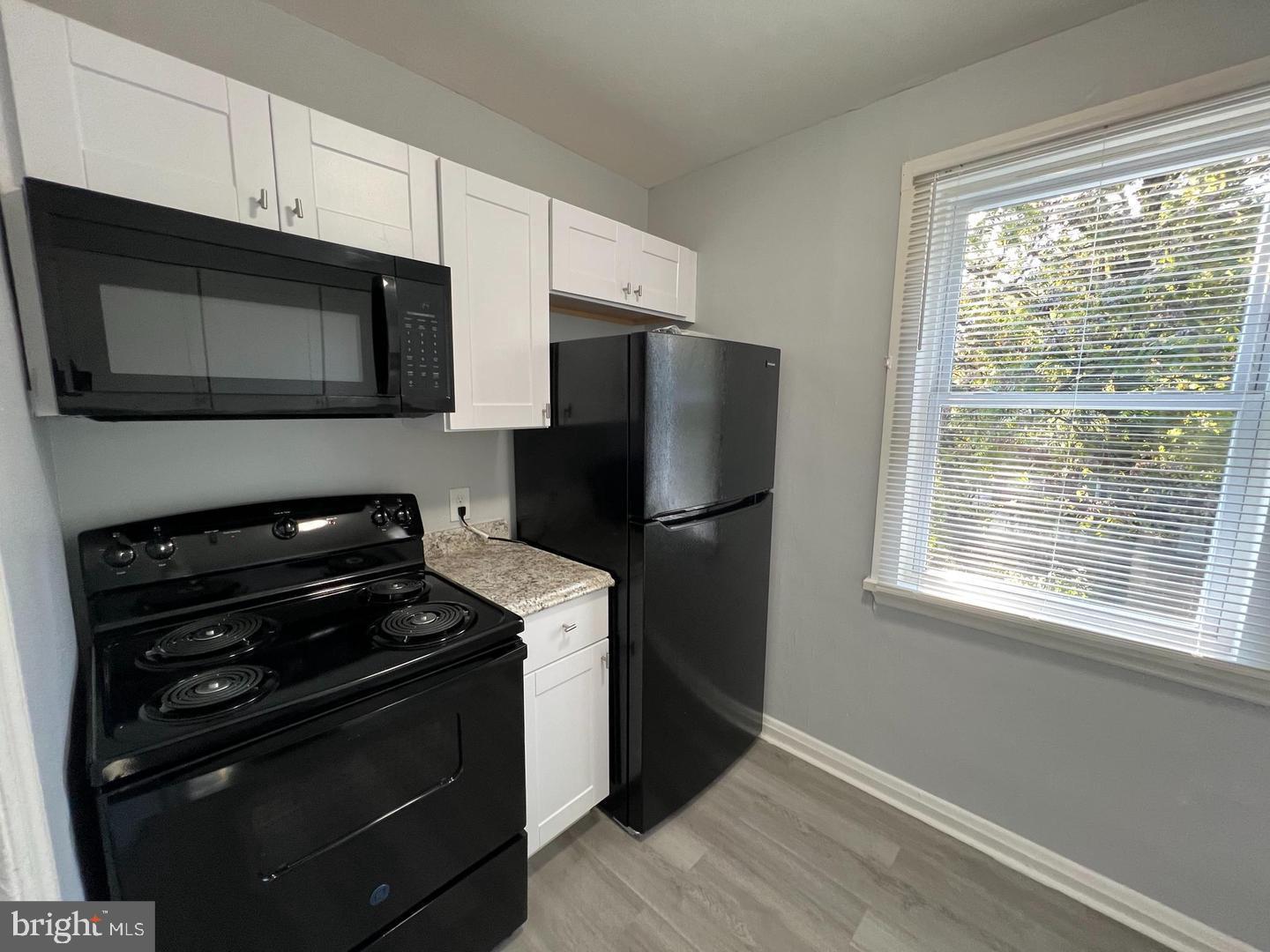 GLEN OAKS - Residential Lease