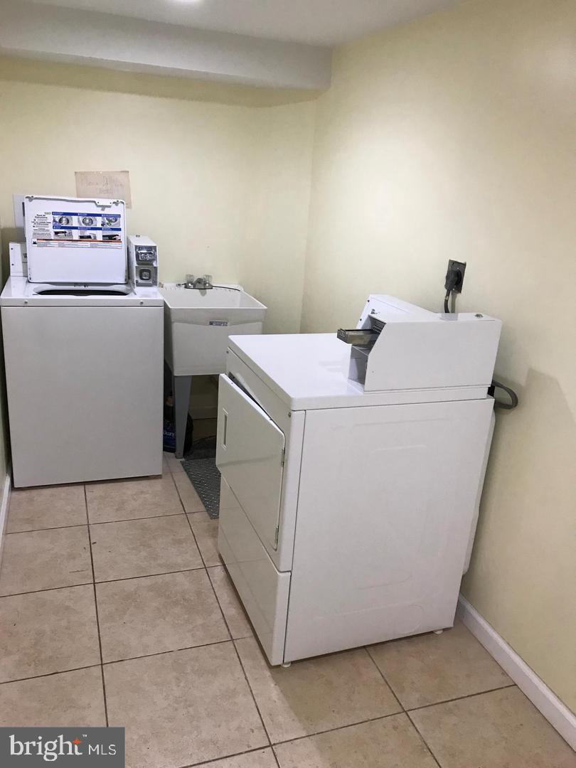 UNIVERSITY CITY - Residential Lease