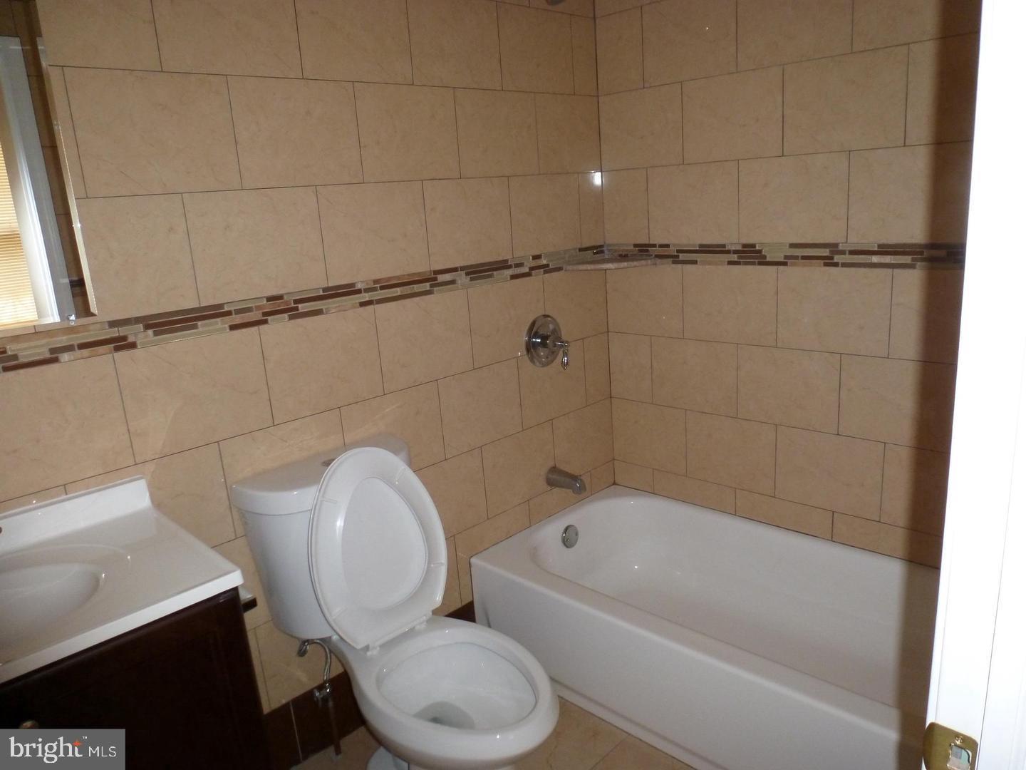 UNIVERSITY CITY - Residential Lease