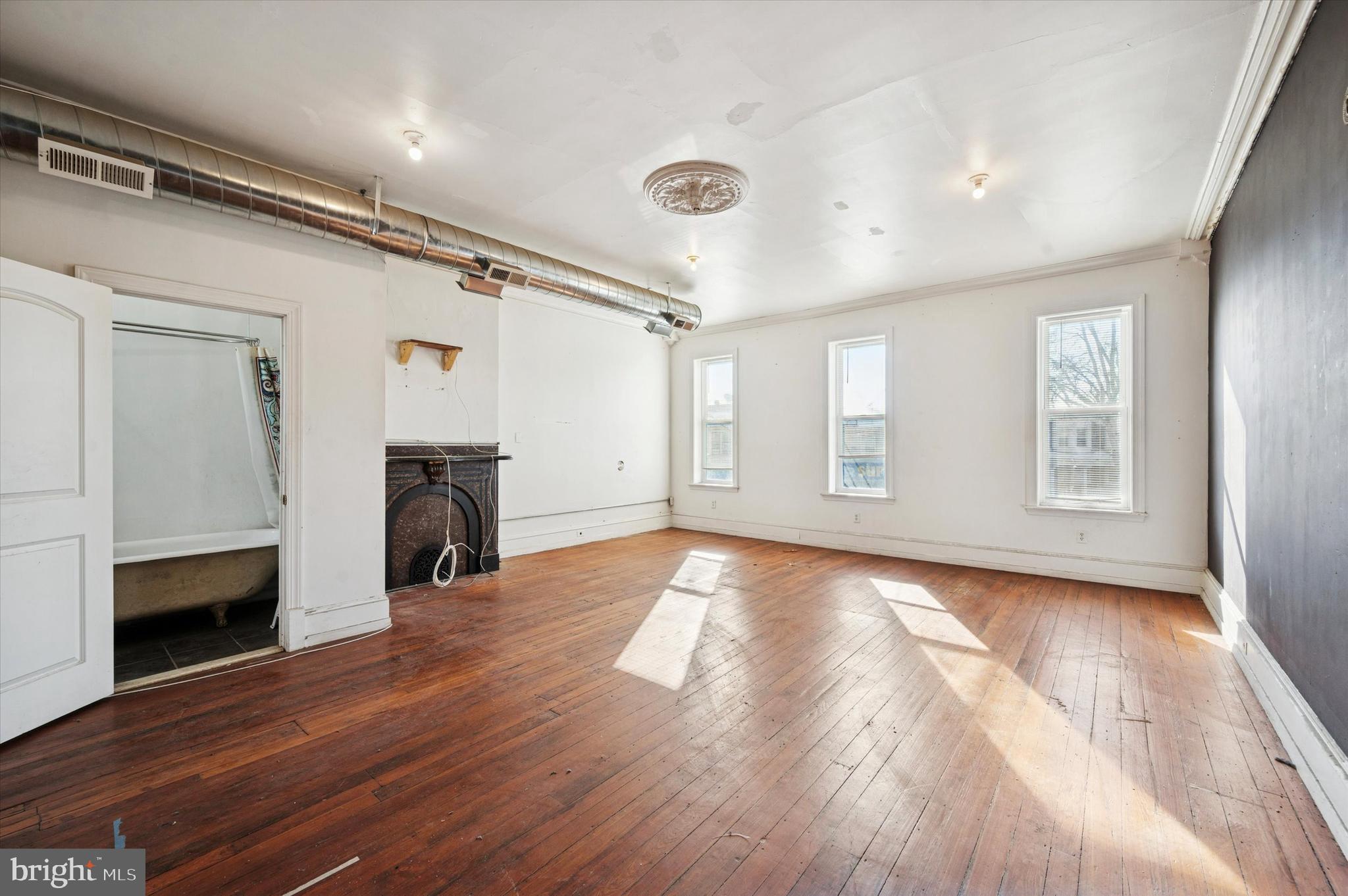 BELMONT - Commercial Sale