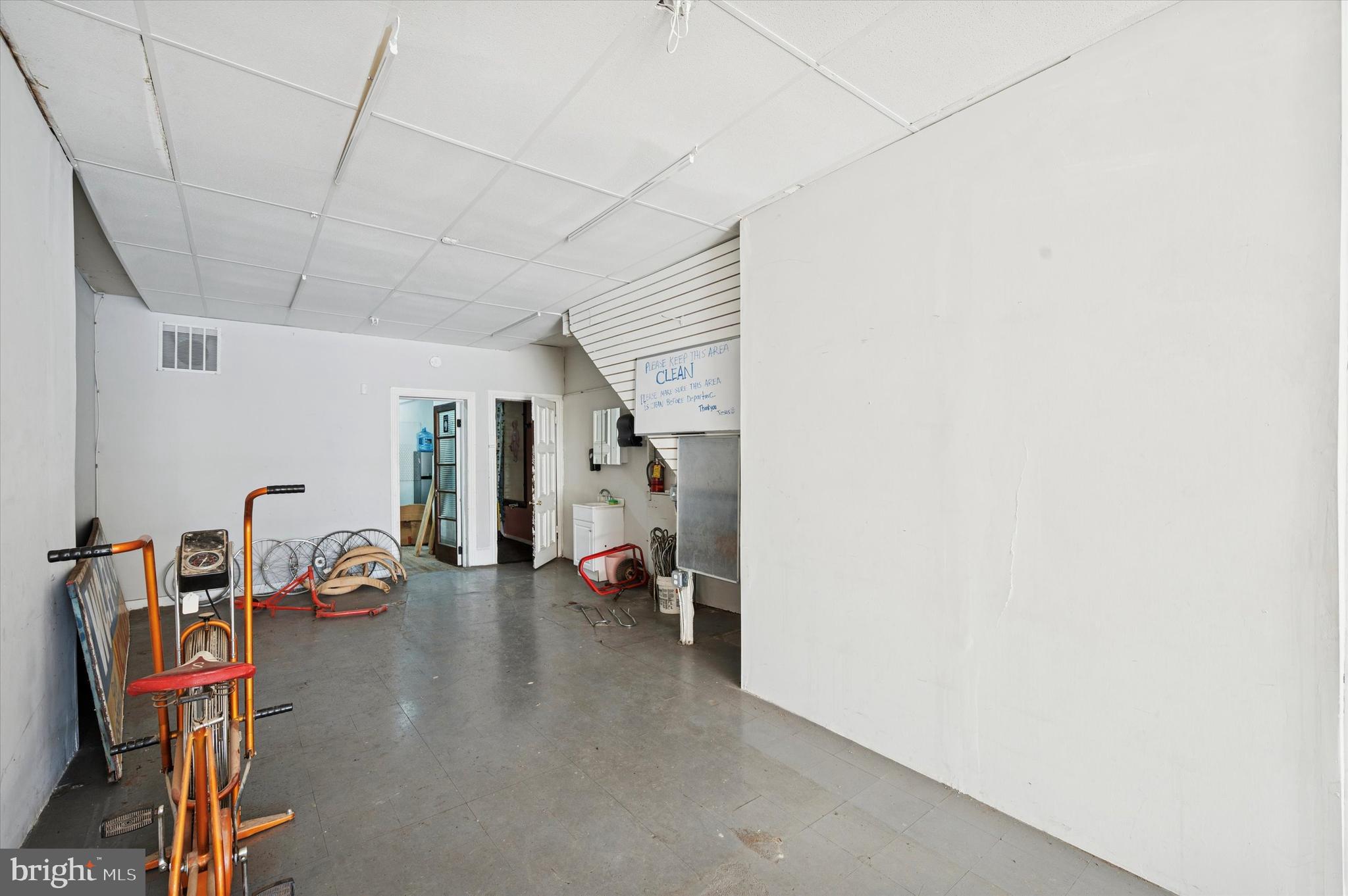 BELMONT - Commercial Sale