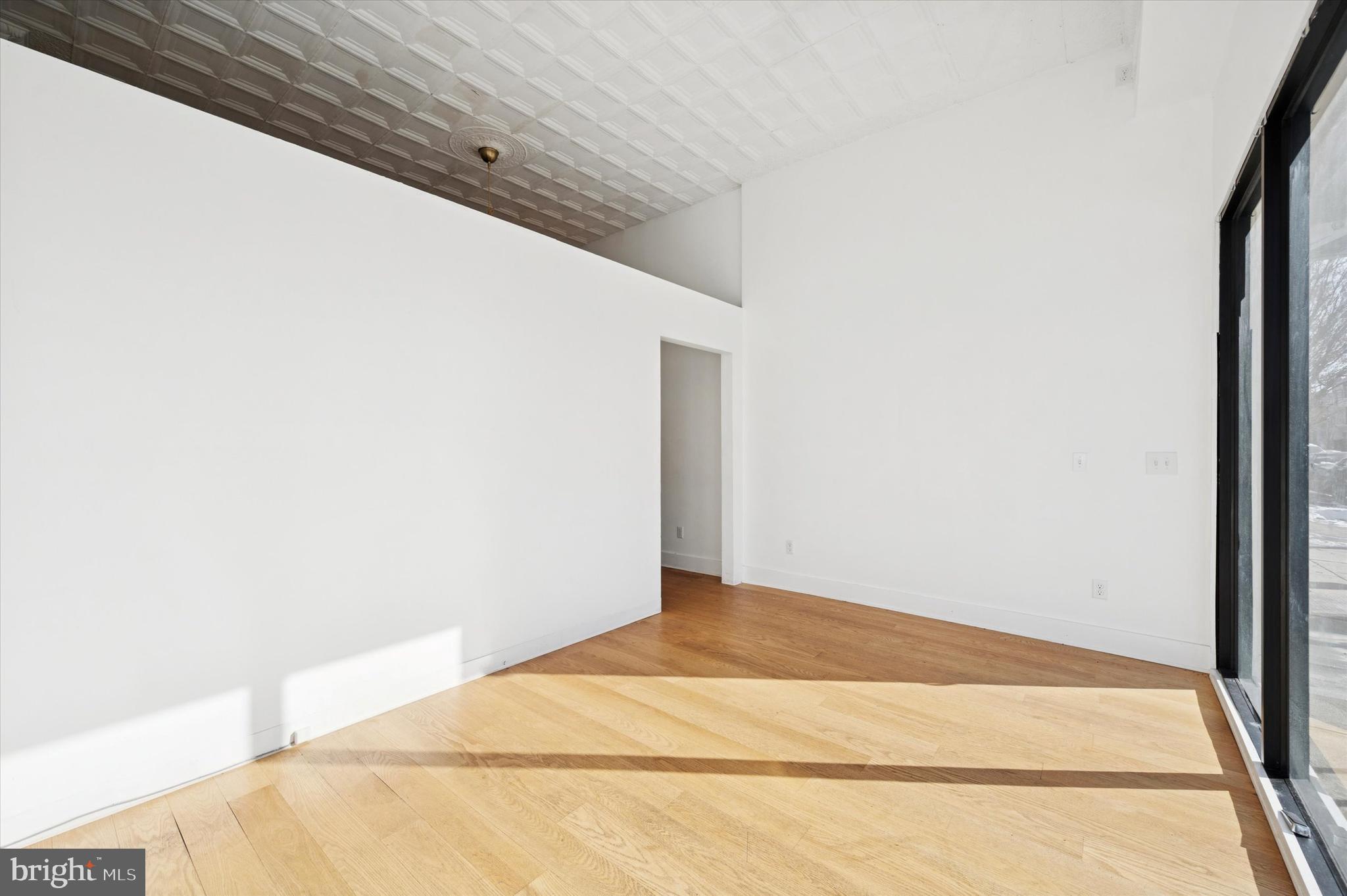 BELMONT - Commercial Sale