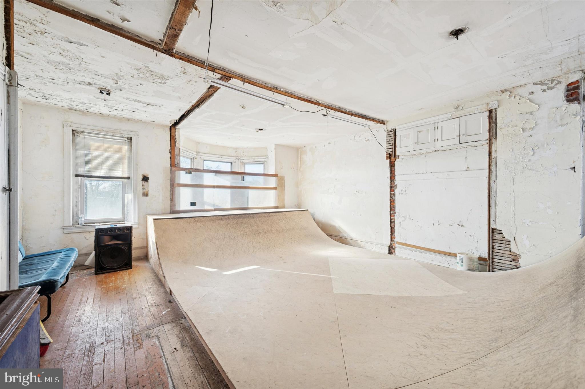 BELMONT - Commercial Sale