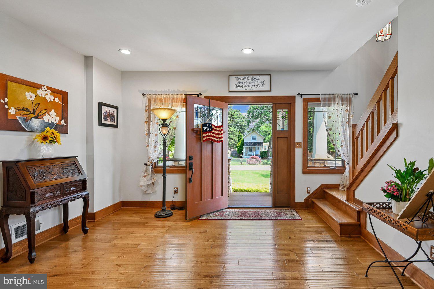 319 6TH AVENUE NE