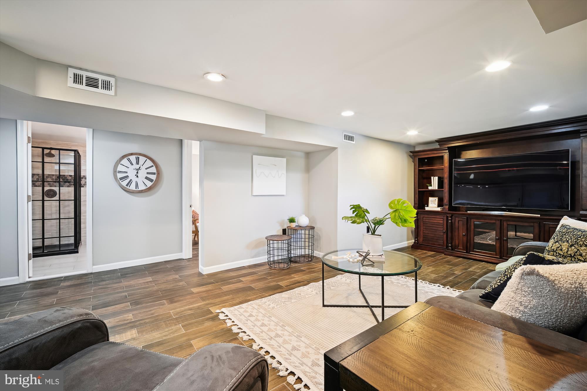 BARCROFT FOREST - Residential