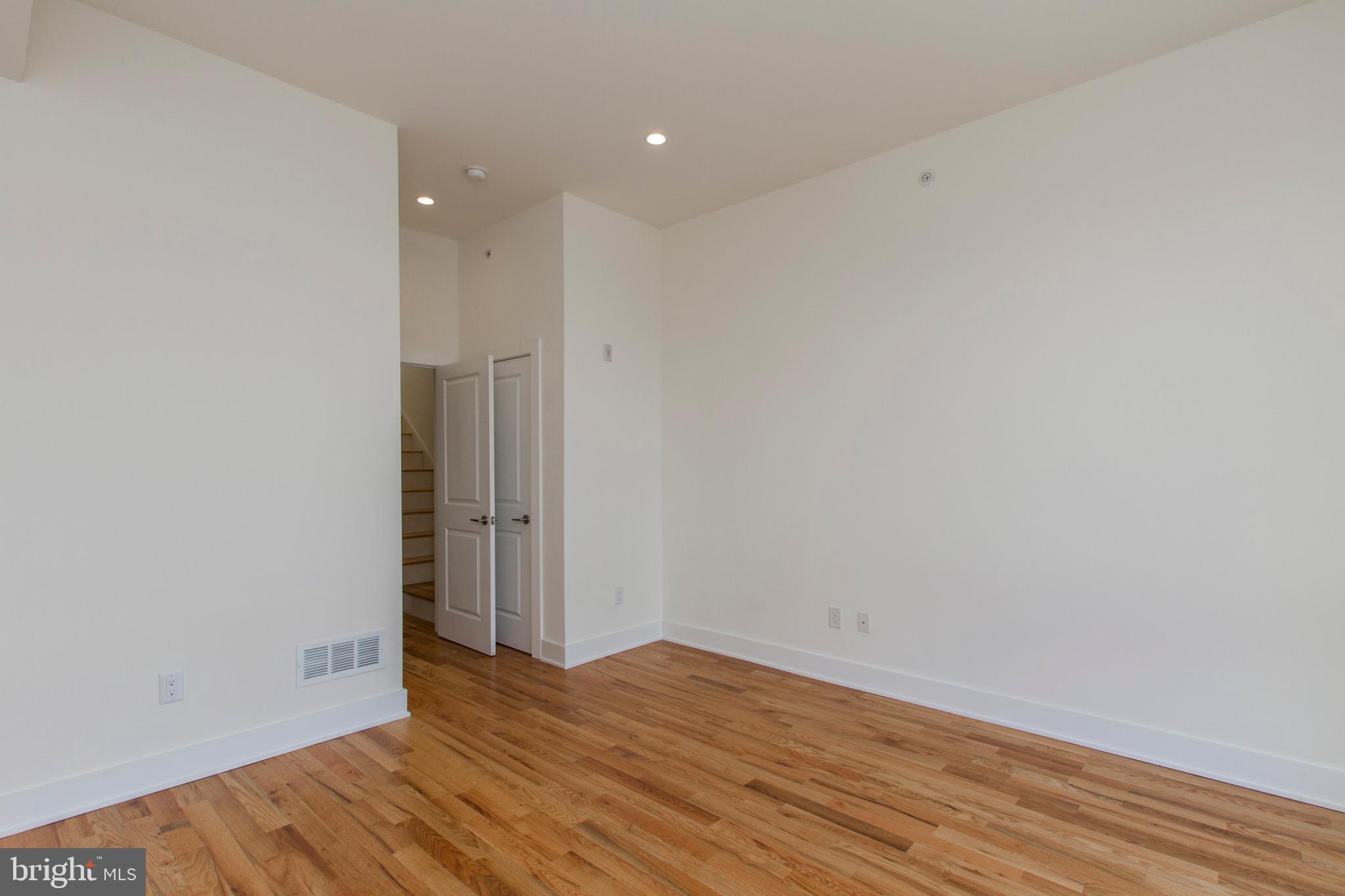 POPLAR - Residential Lease