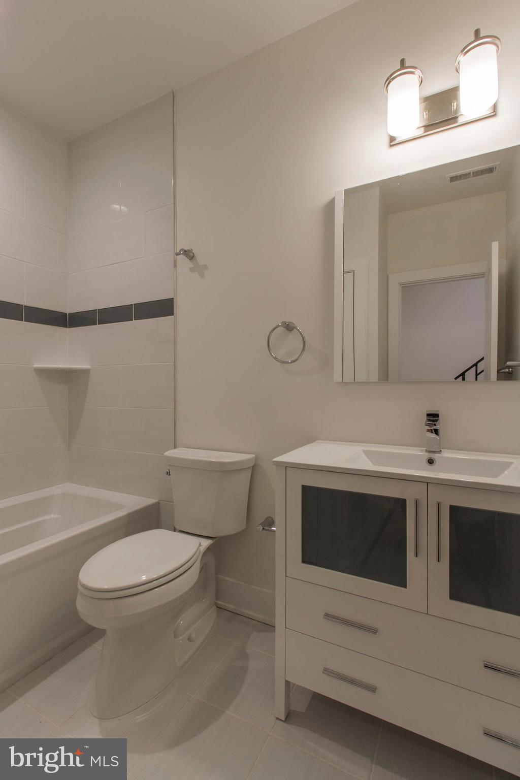 POPLAR - Residential Lease