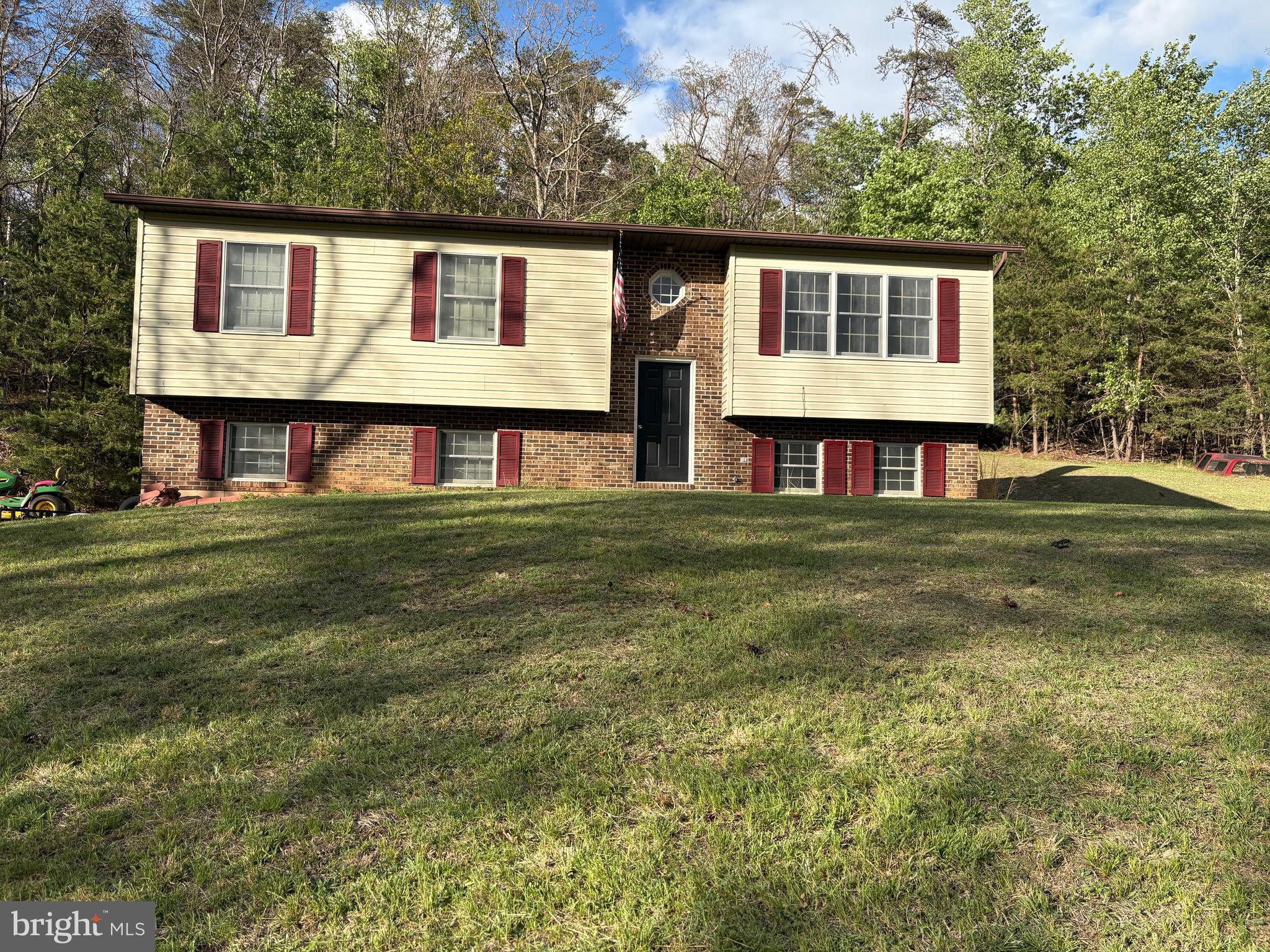 MIDDLE RIDGE ESTATES - Residential