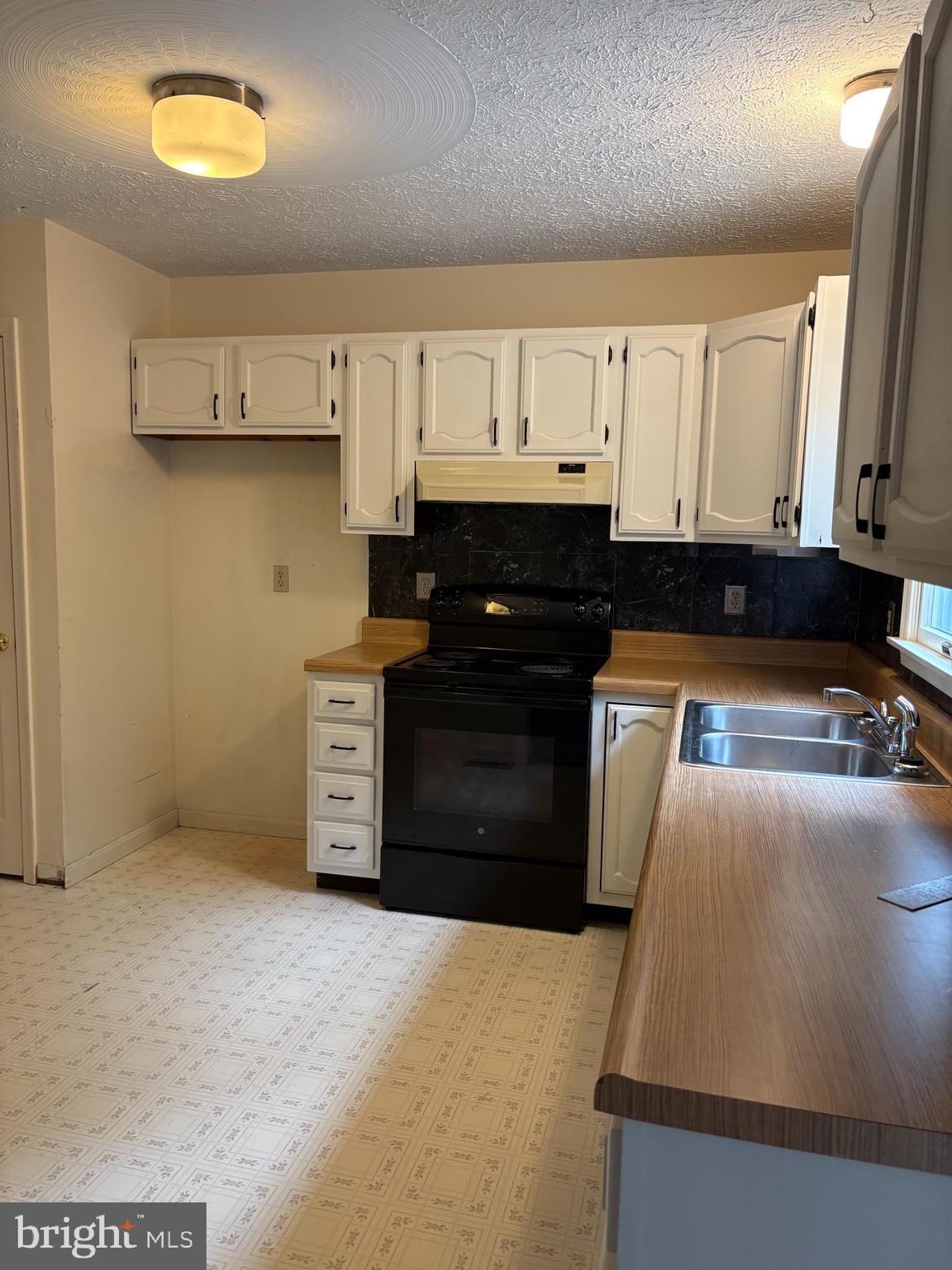 MIDDLE RIDGE ESTATES - Residential