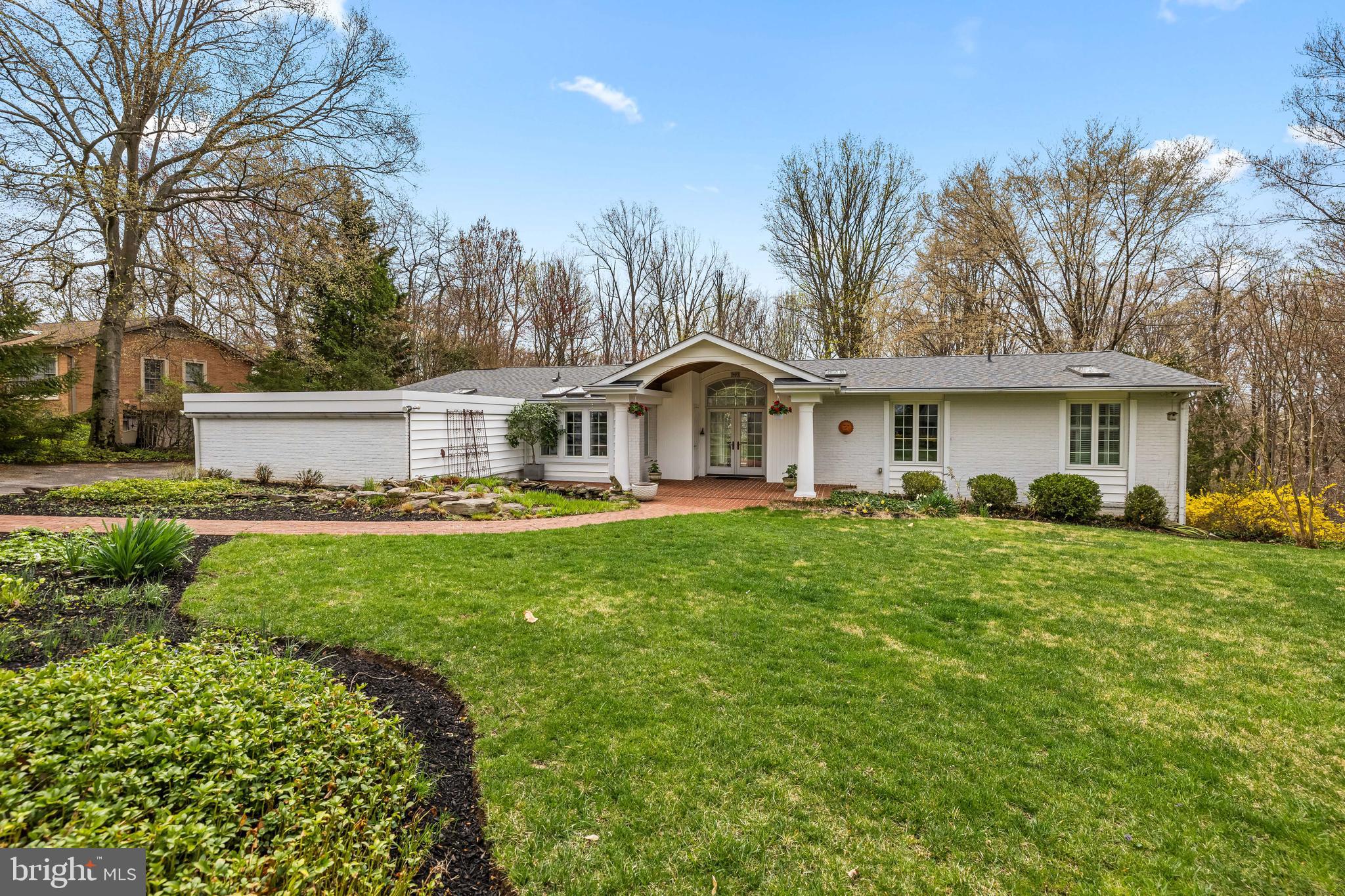 905 HUNTSMAN ROAD