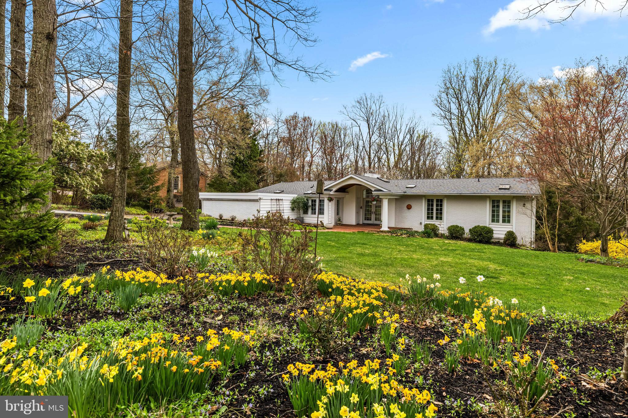 905 HUNTSMAN ROAD