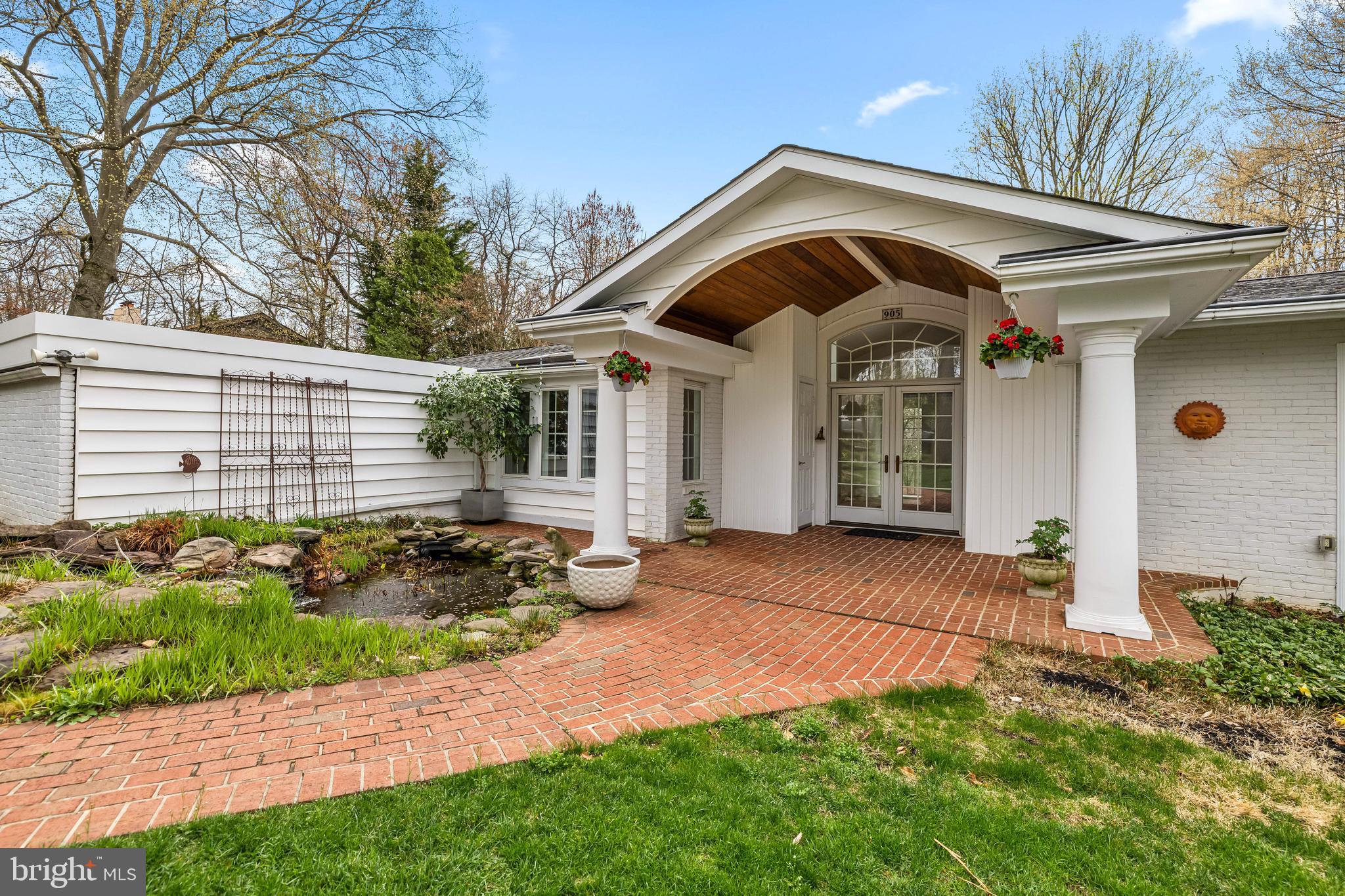 905 HUNTSMAN ROAD