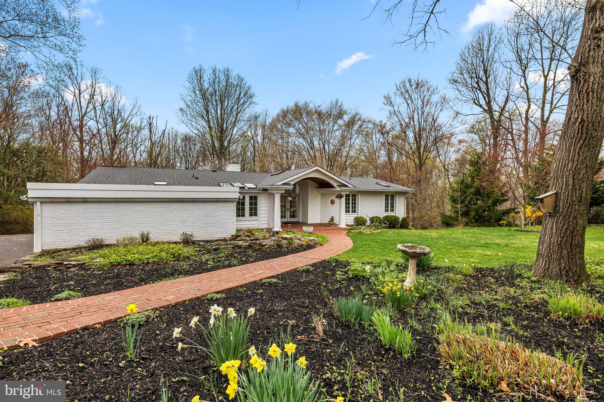 905 HUNTSMAN ROAD