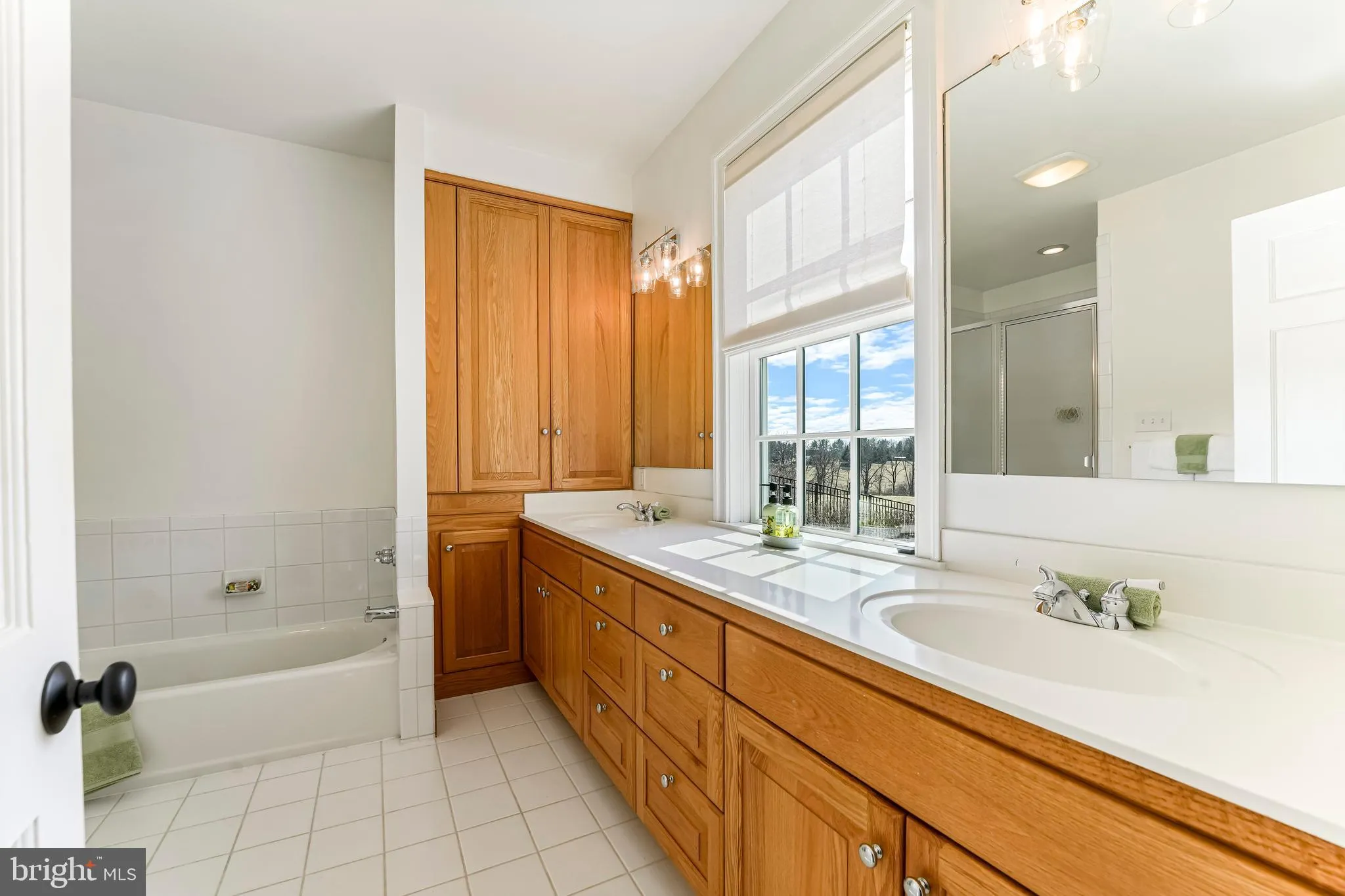 West Chester, Pennsylvania 19382, United States, 4 Bedrooms Bedrooms, ,5 BathroomsBathrooms,Residential,Contingent,78475