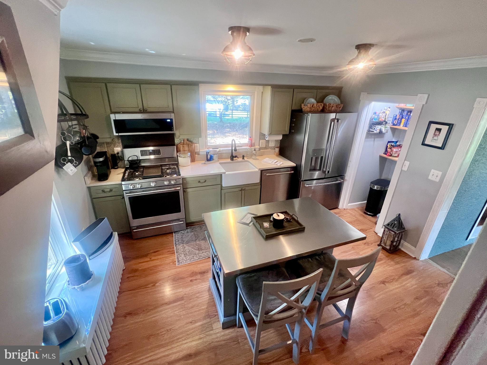 ROUND HILL - Residential