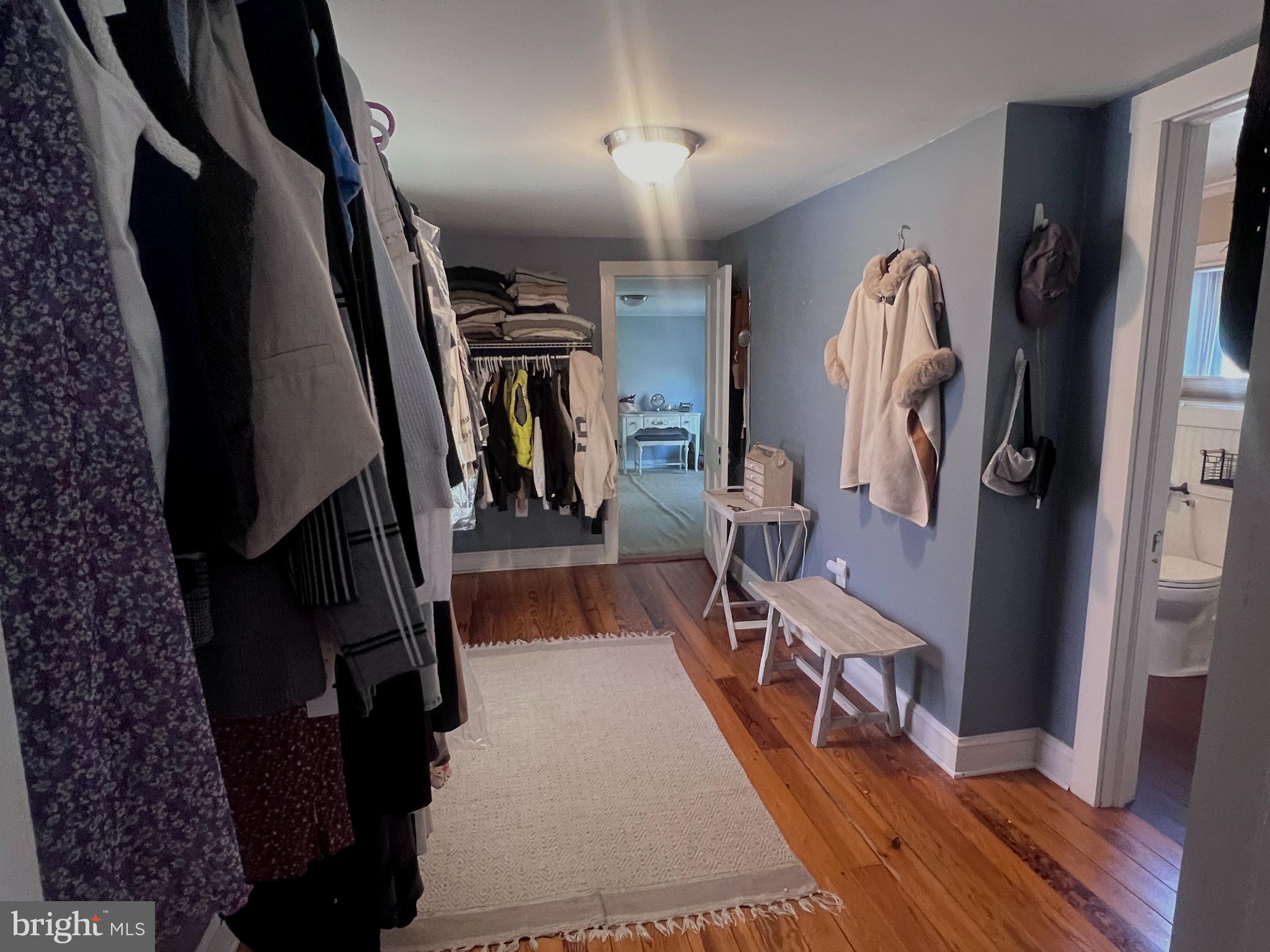 ROUND HILL - Residential