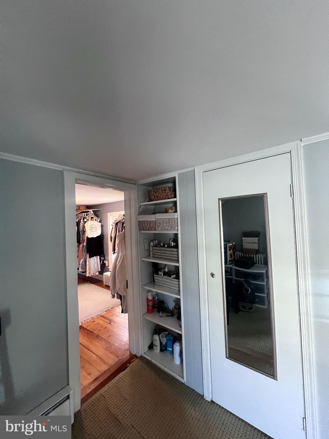 ROUND HILL - Residential