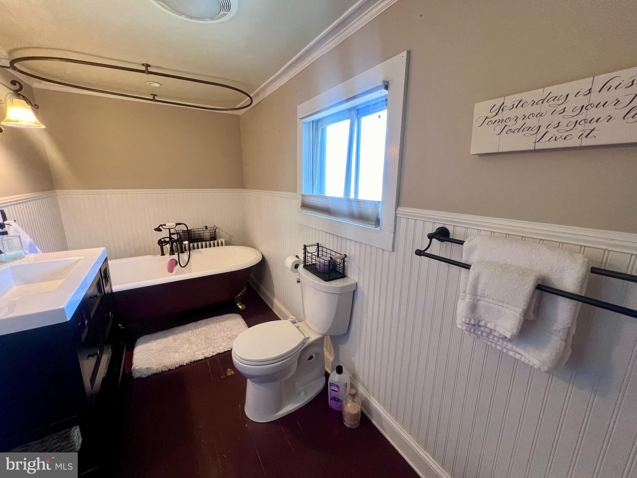 ROUND HILL - Residential