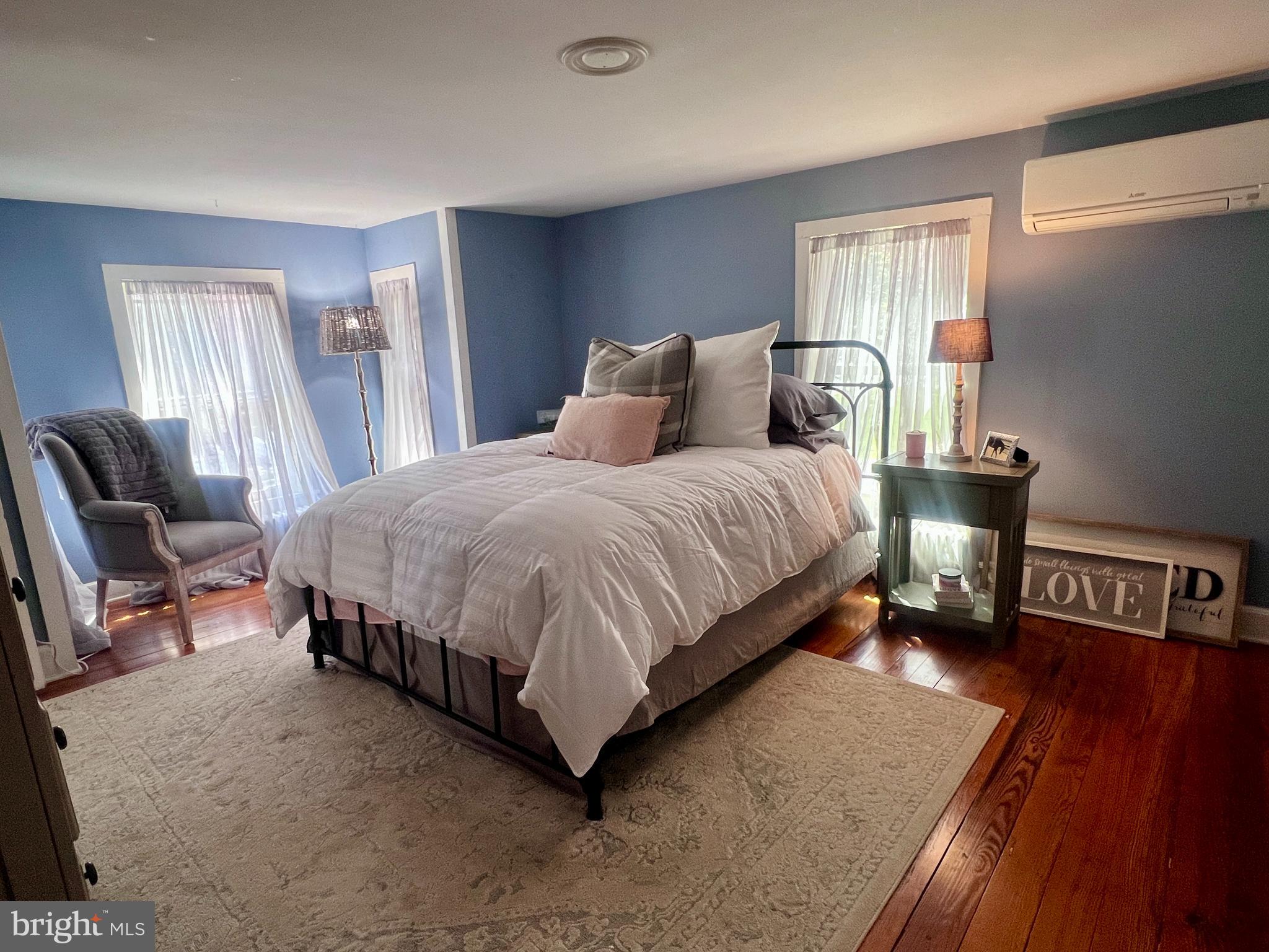 ROUND HILL - Residential